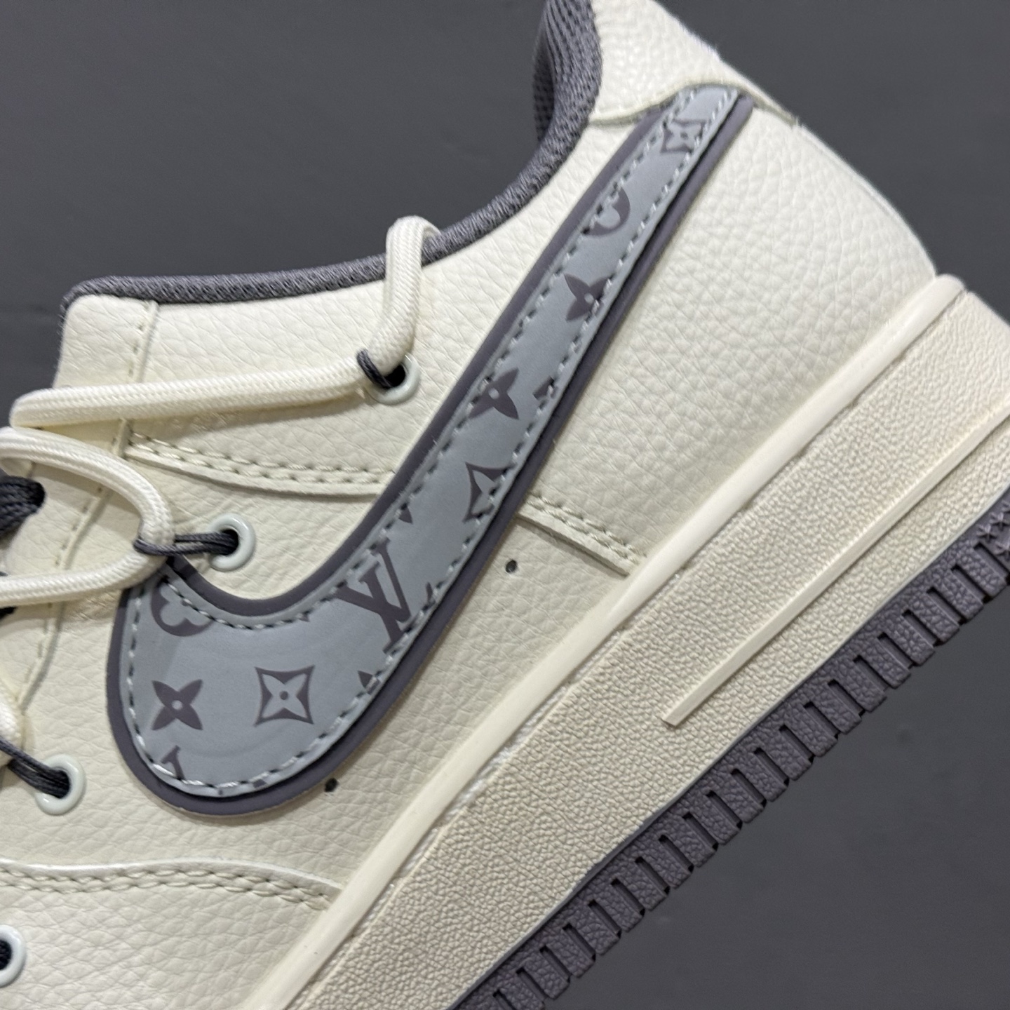 260 Nike Air Force 1'07 LV 联名 米白灰 DM6868-067