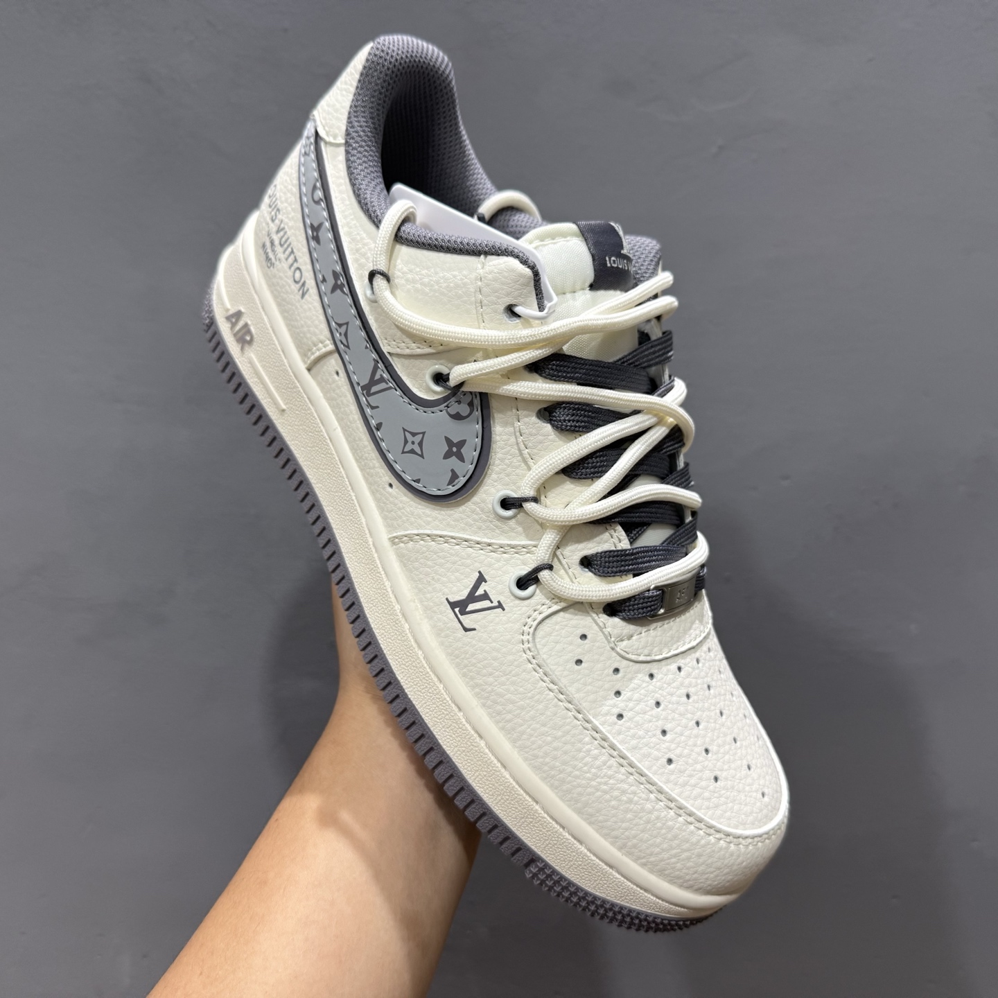 260 Nike Air Force 1'07 LV 联名 米白灰 DM6868-067