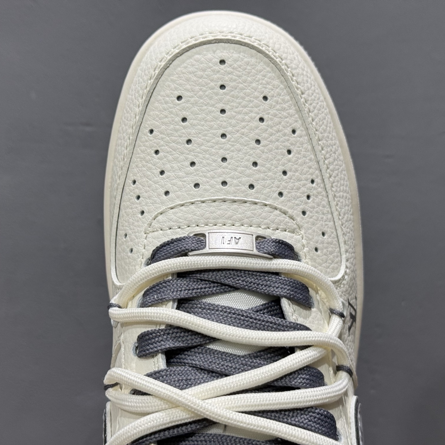 260 Nike Air Force 1'07 LV 联名 米白灰 DM6868-067