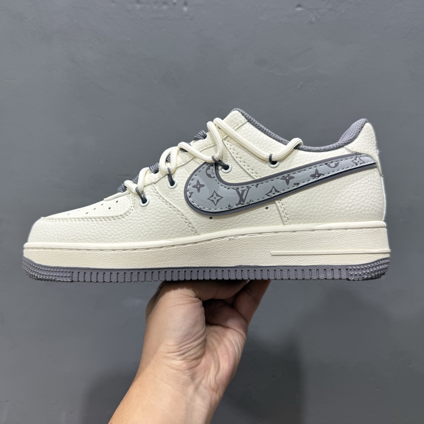 260 Nike Air Force 1'07 LV 联名 米白灰 DM6868-067