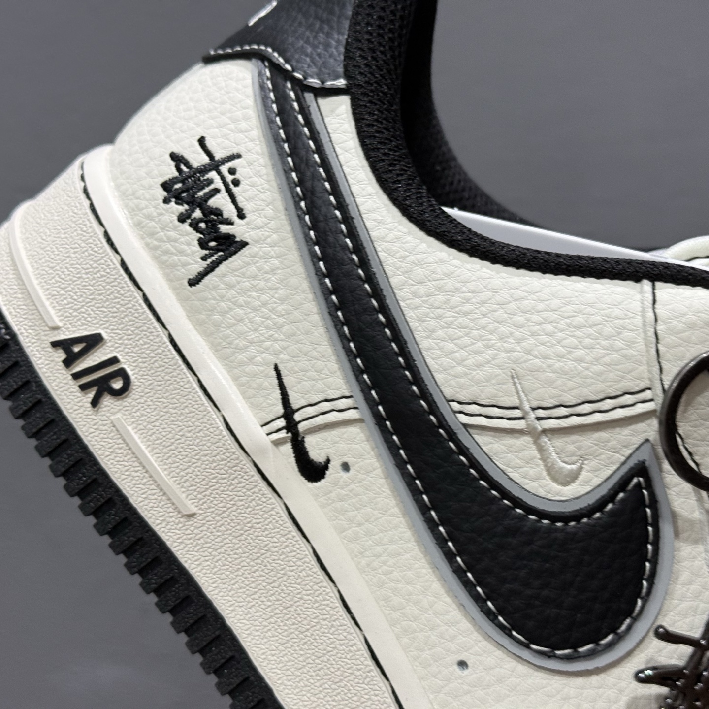 Nike Air Force 1'07 斯图西 联名 米白黑 HH7518-059