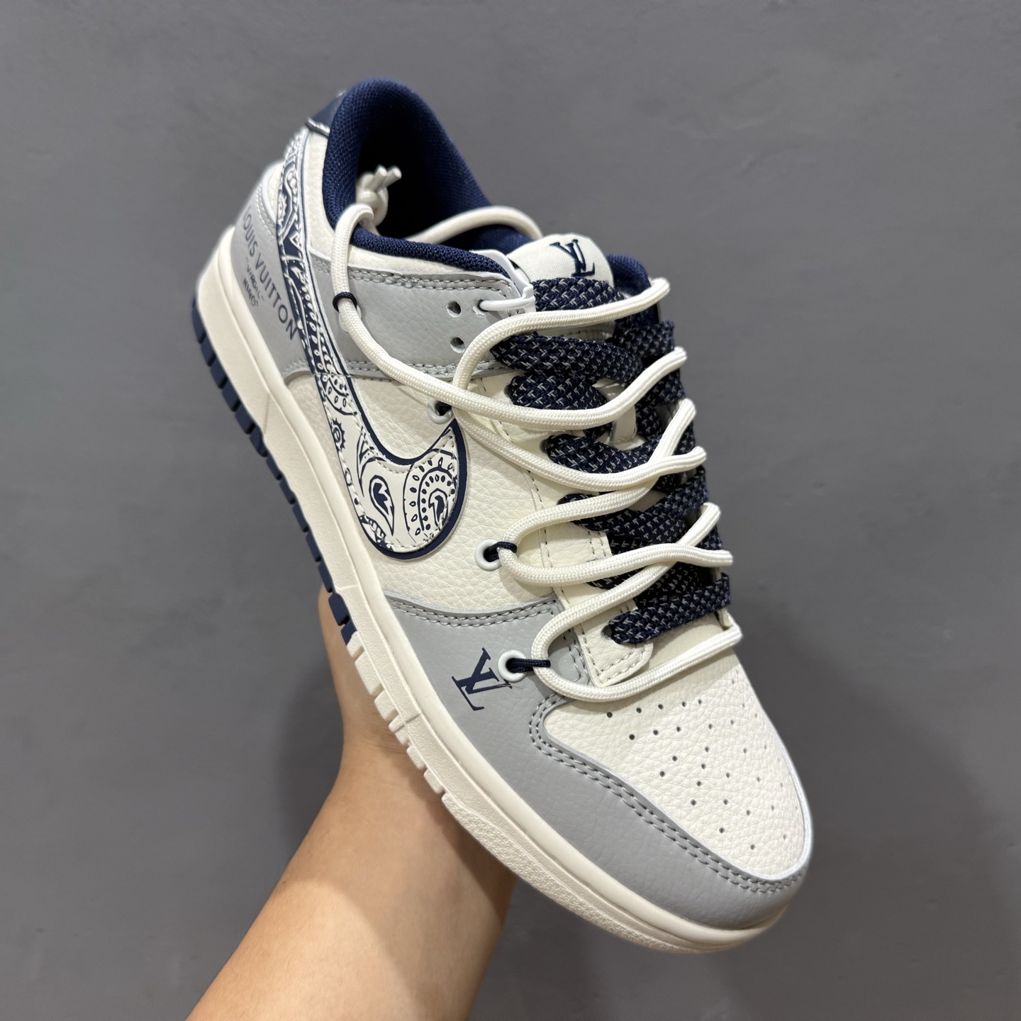 XC版 Nike SB Dunk Low LV系列 绑带涂鸦白蓝勾 周年高端定制 低帮休闲板鞋 DM6868-074