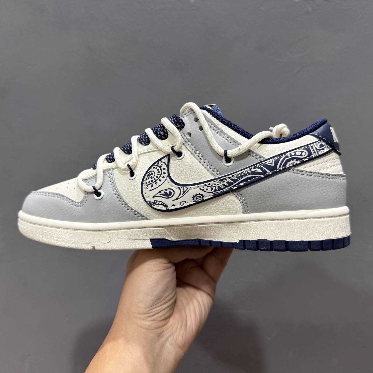 XC版 Nike SB Dunk Low LV系列 绑带涂鸦白蓝勾 周年高端定制 低帮休闲板鞋 DM6868-074