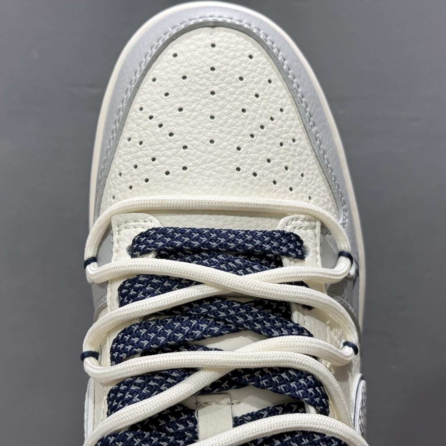 XC版 Nike SB Dunk Low LV系列 绑带涂鸦白蓝勾 周年高端定制 低帮休闲板鞋 DM6868-074