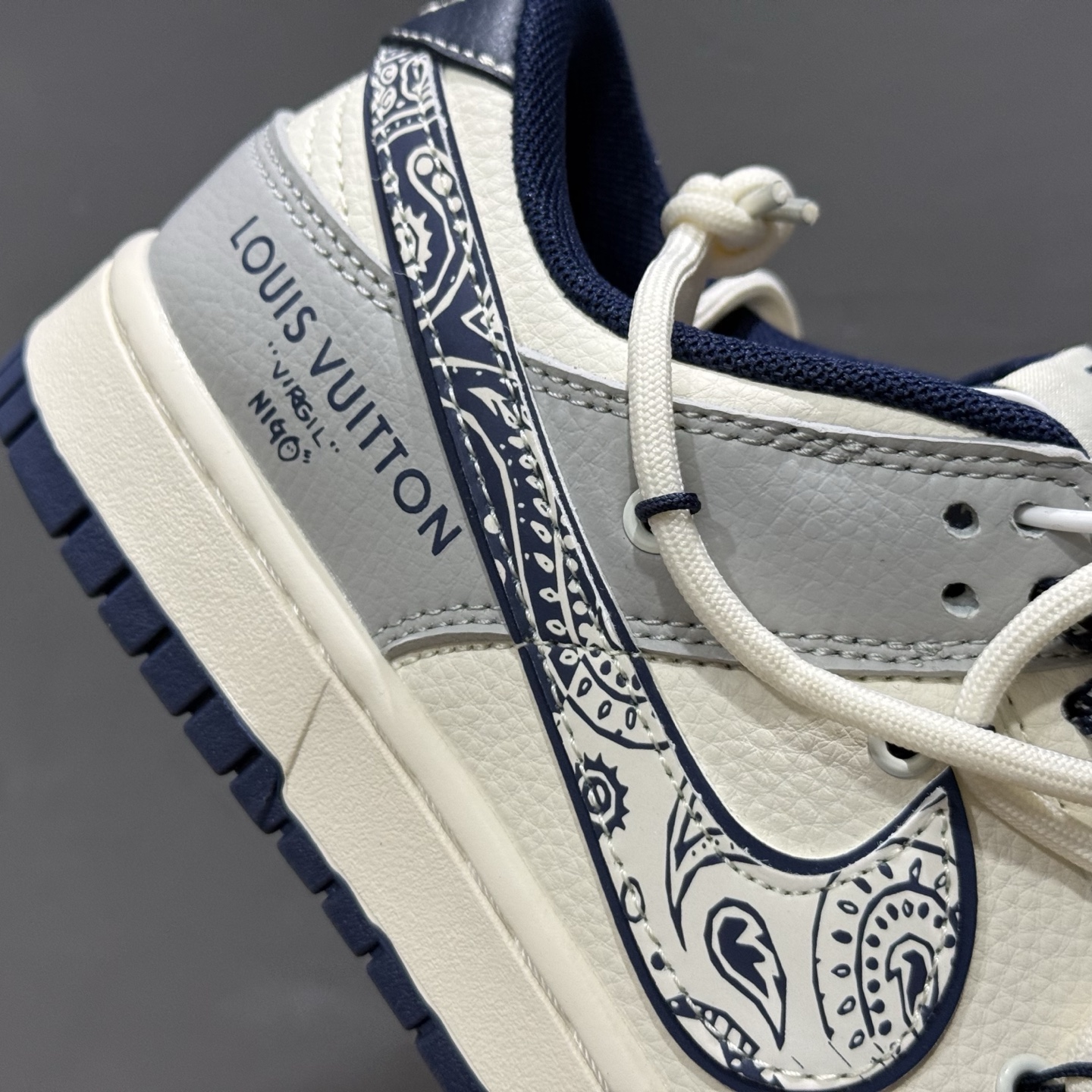 XC版 Nike SB Dunk Low LV系列 绑带涂鸦白蓝勾 周年高端定制 低帮休闲板鞋 DM6868-074