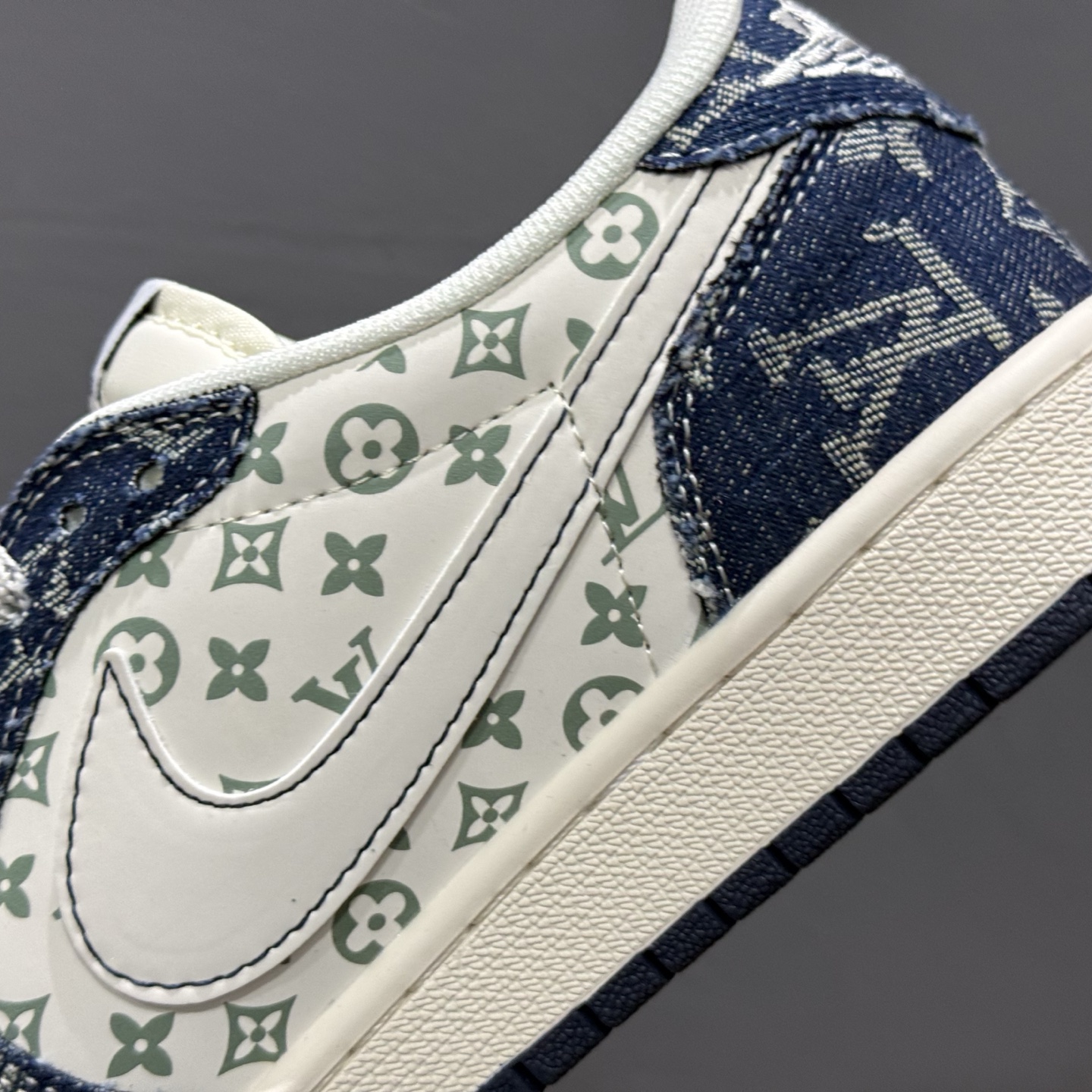 XC版 Travis Scott x Fragment Design x Air Jordan 1 Low SP AJ1 LV联名 蓝牛仔布 低帮文化休闲板鞋 YX5066-326