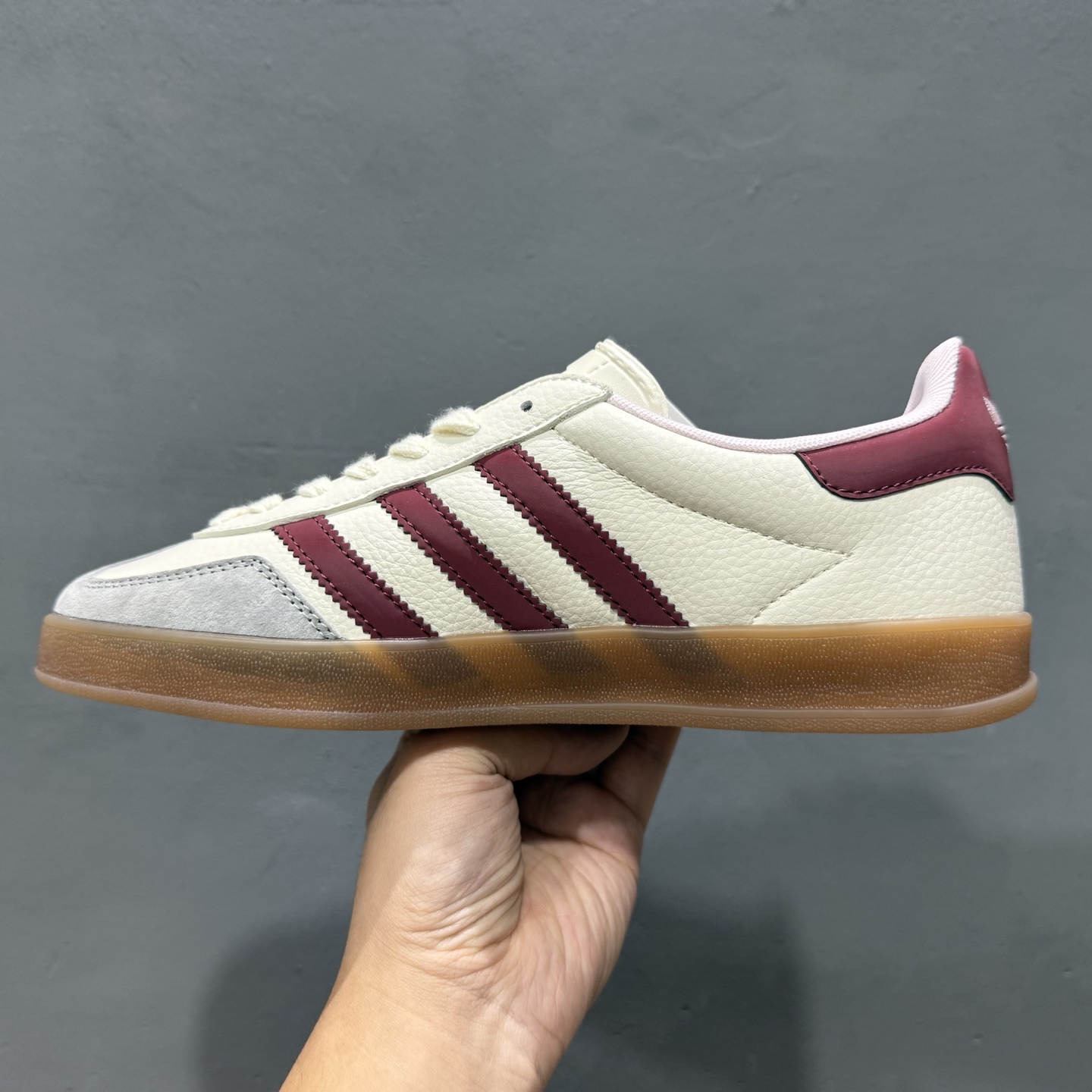 独家实拍Adidas Originals Gazelle INdoor 樱桃 白红三叶草休闲防滑耐磨低帮板鞋 DM1234-006
