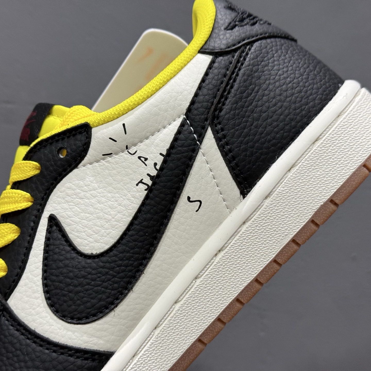 Travis Scott x Air Jordan 1 Low 黑黄 DN6901-093