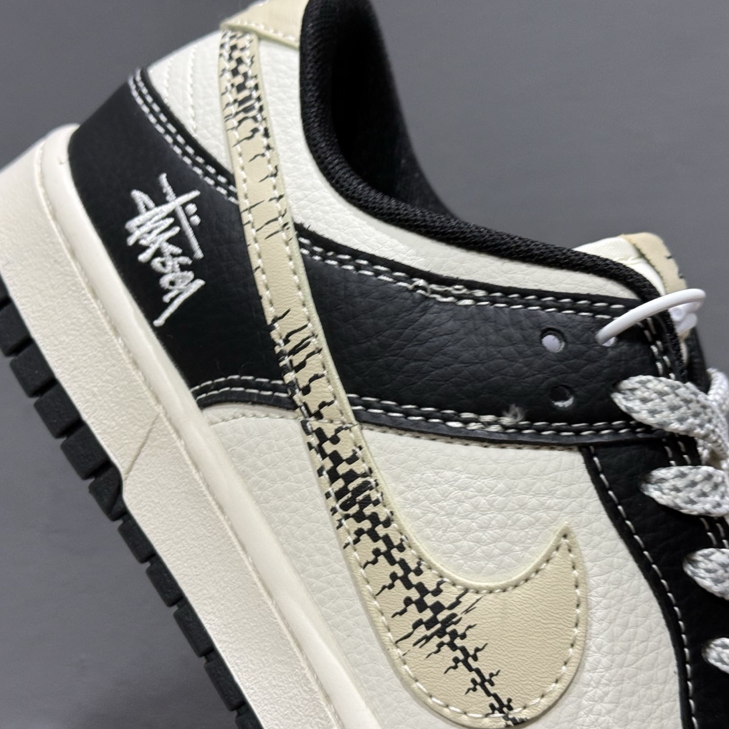 280 独家实拍Nike SB Dunk Low 斯图西联名 新浪熊猫 周年高端定制 低帮休闲板鞋 ZH2598-271