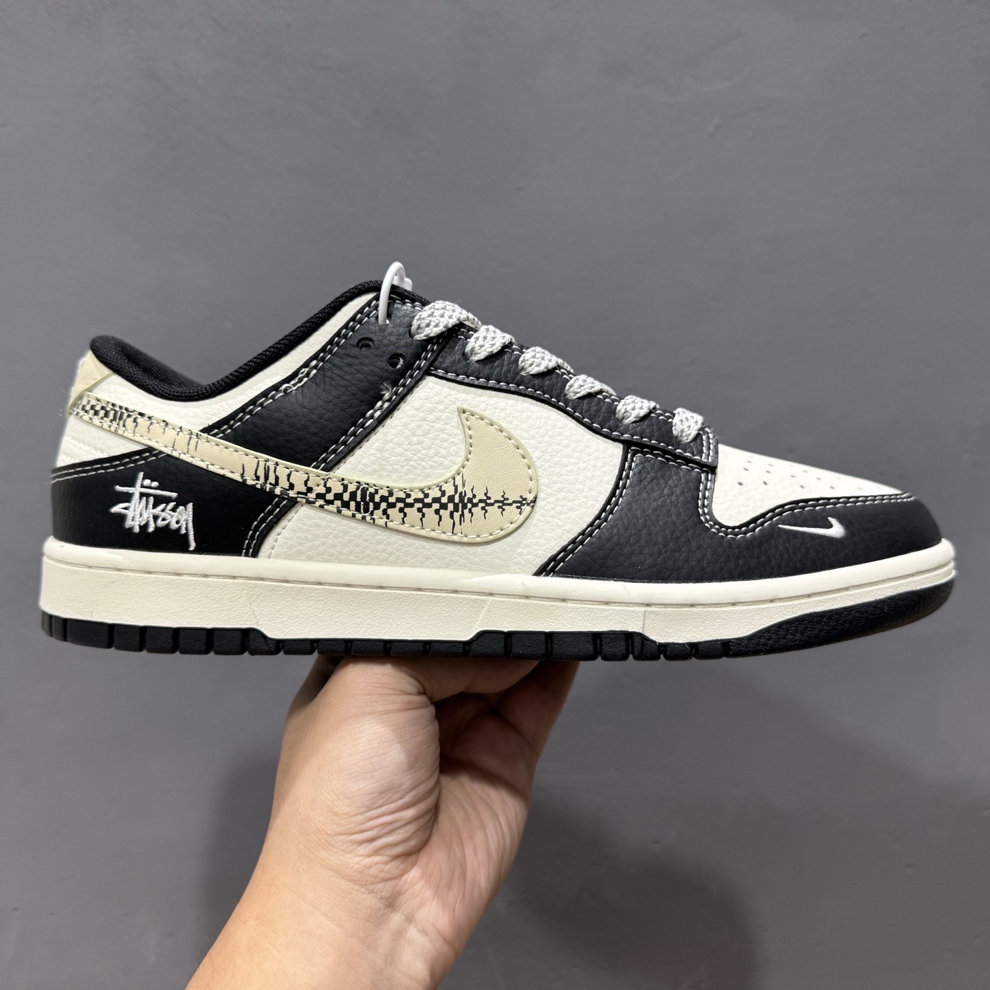 280 独家实拍Nike SB Dunk Low 斯图西联名 新浪熊猫 周年高端定制 低帮休闲板鞋 ZH2598-271