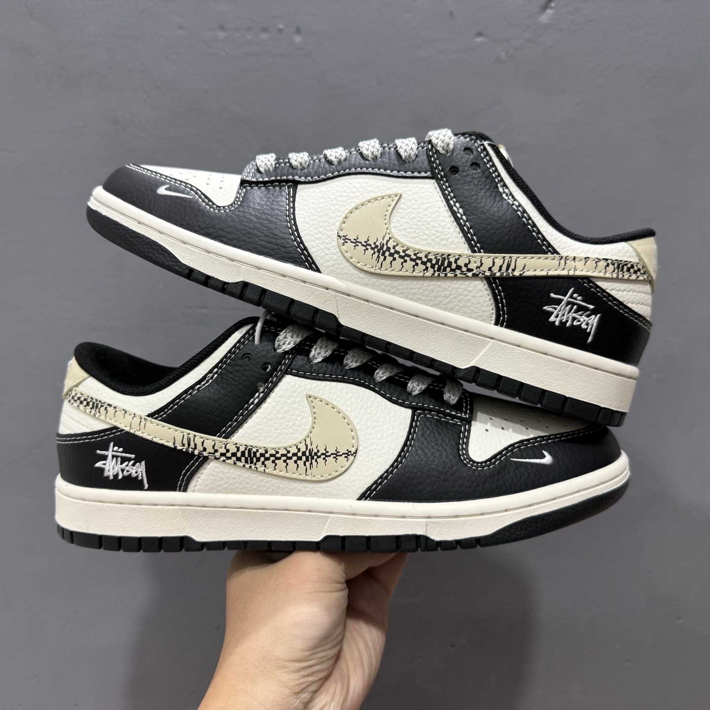 280 独家实拍Nike SB Dunk Low 斯图西联名 新浪熊猫 周年高端定制 低帮休闲板鞋 ZH2598-271