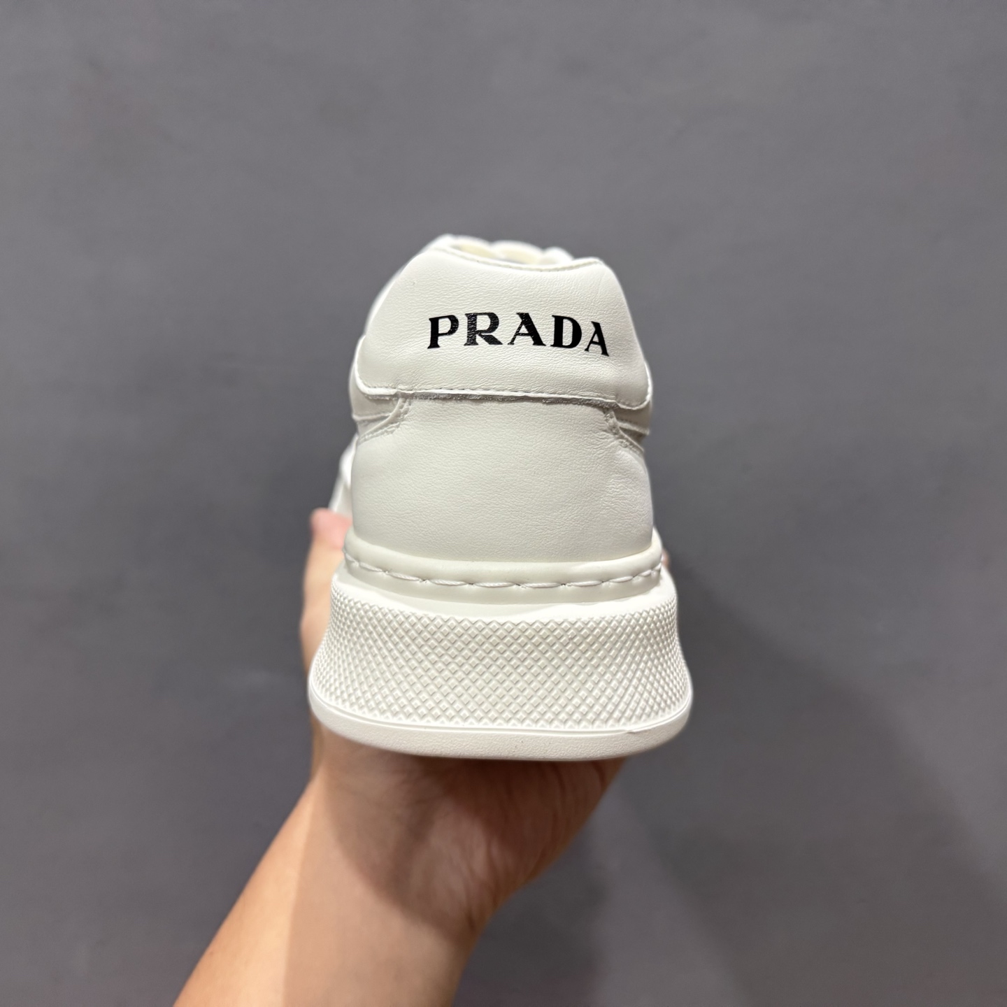 PRADA普拉达小白鞋厚底徽标系带运动休闲男鞋系列