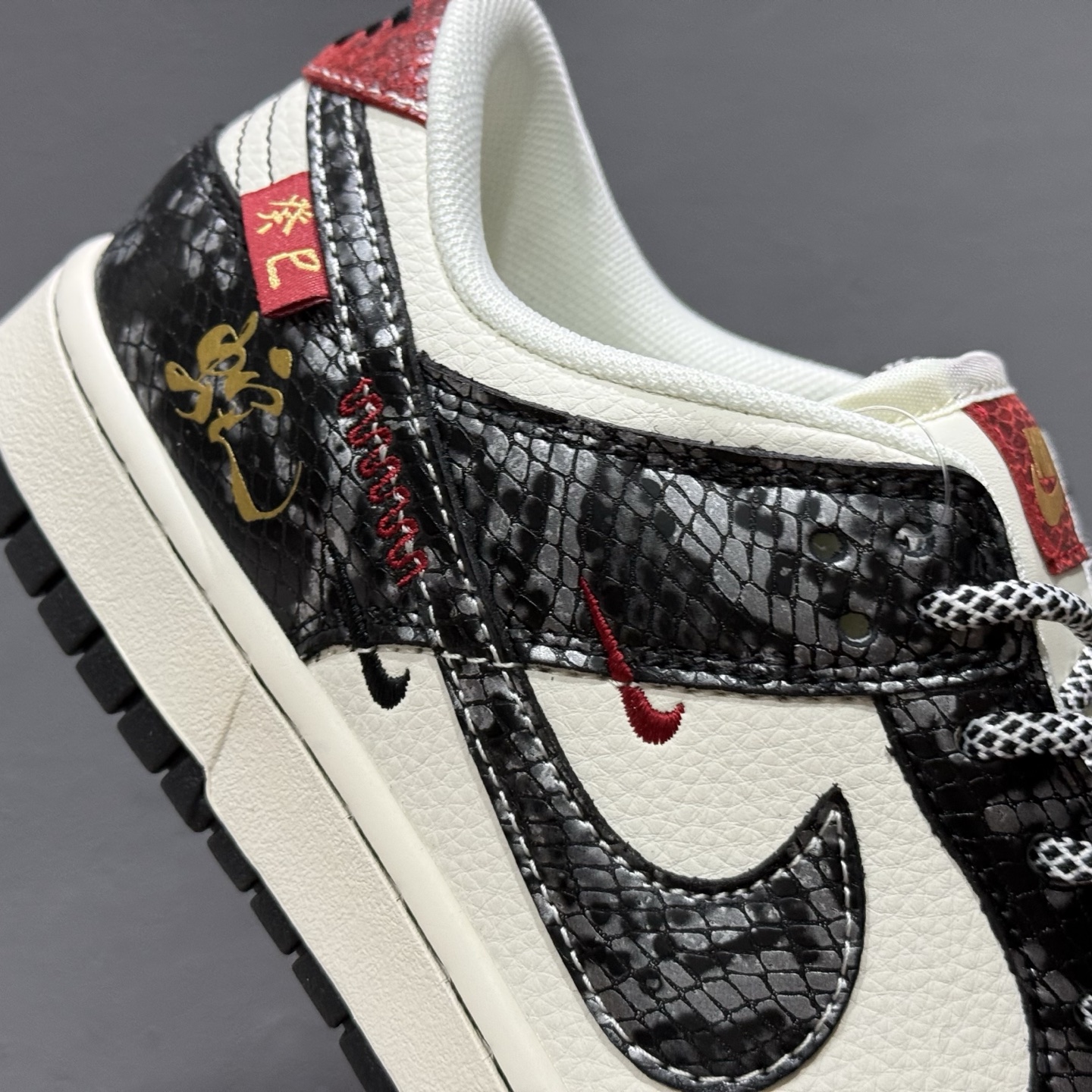 280 Nike Air Force 1'07 Low 蛇年系列 银鳞银勾 周年高端定制 低帮休闲板鞋 YX5066-293