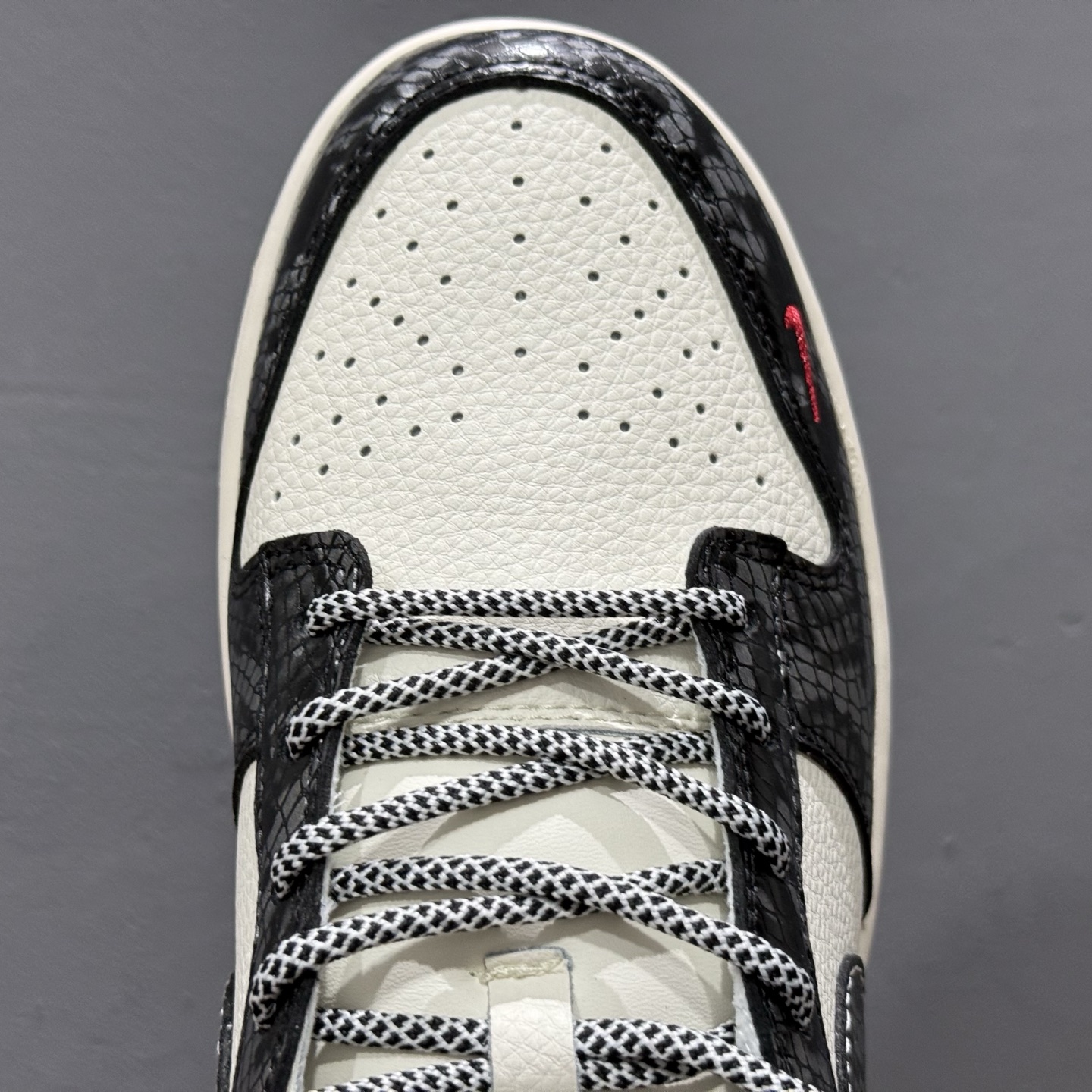 280 Nike Air Force 1'07 Low 蛇年系列 银鳞银勾 周年高端定制 低帮休闲板鞋 YX5066-293