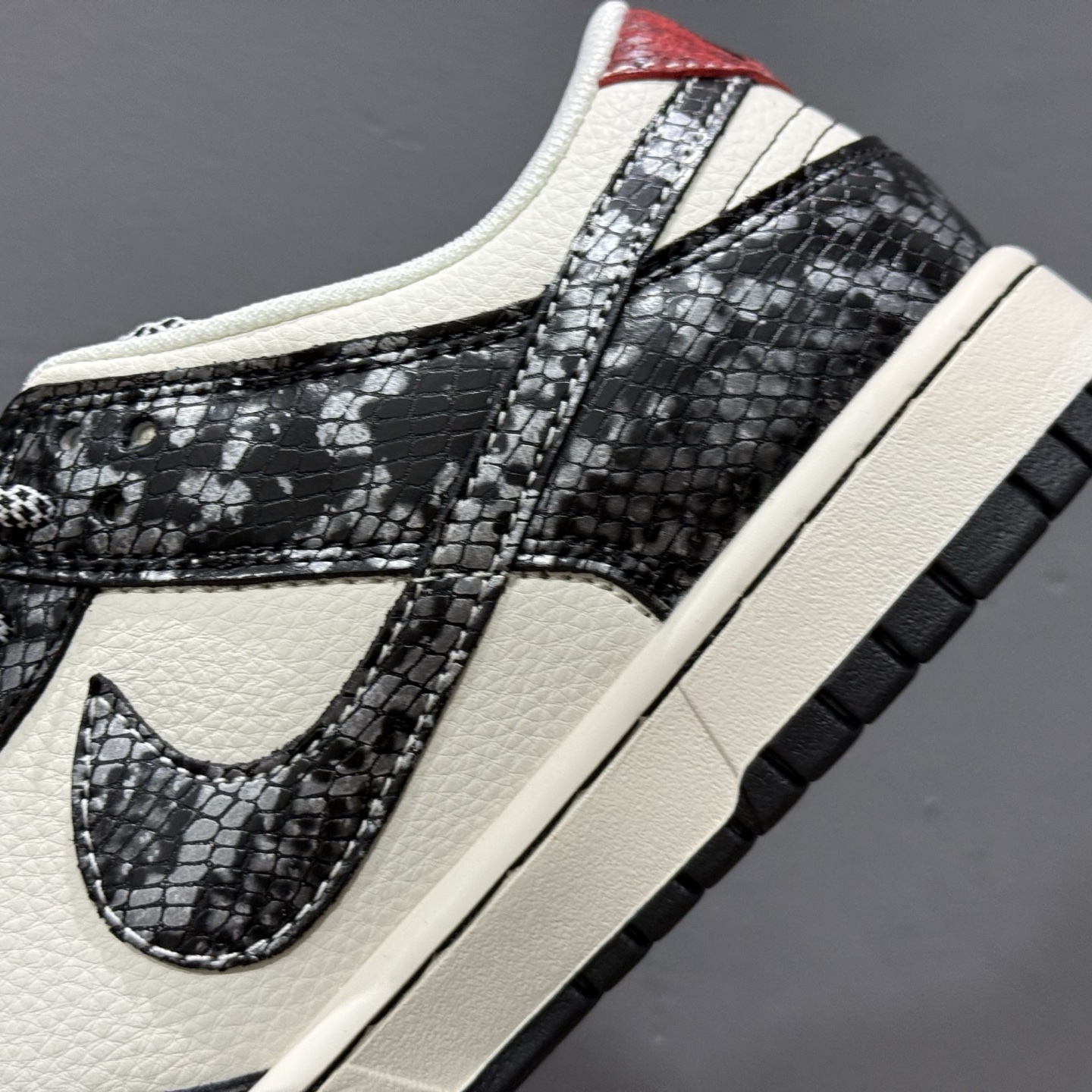 280 Nike Air Force 1'07 Low 蛇年系列 银鳞银勾 周年高端定制 低帮休闲板鞋 YX5066-293