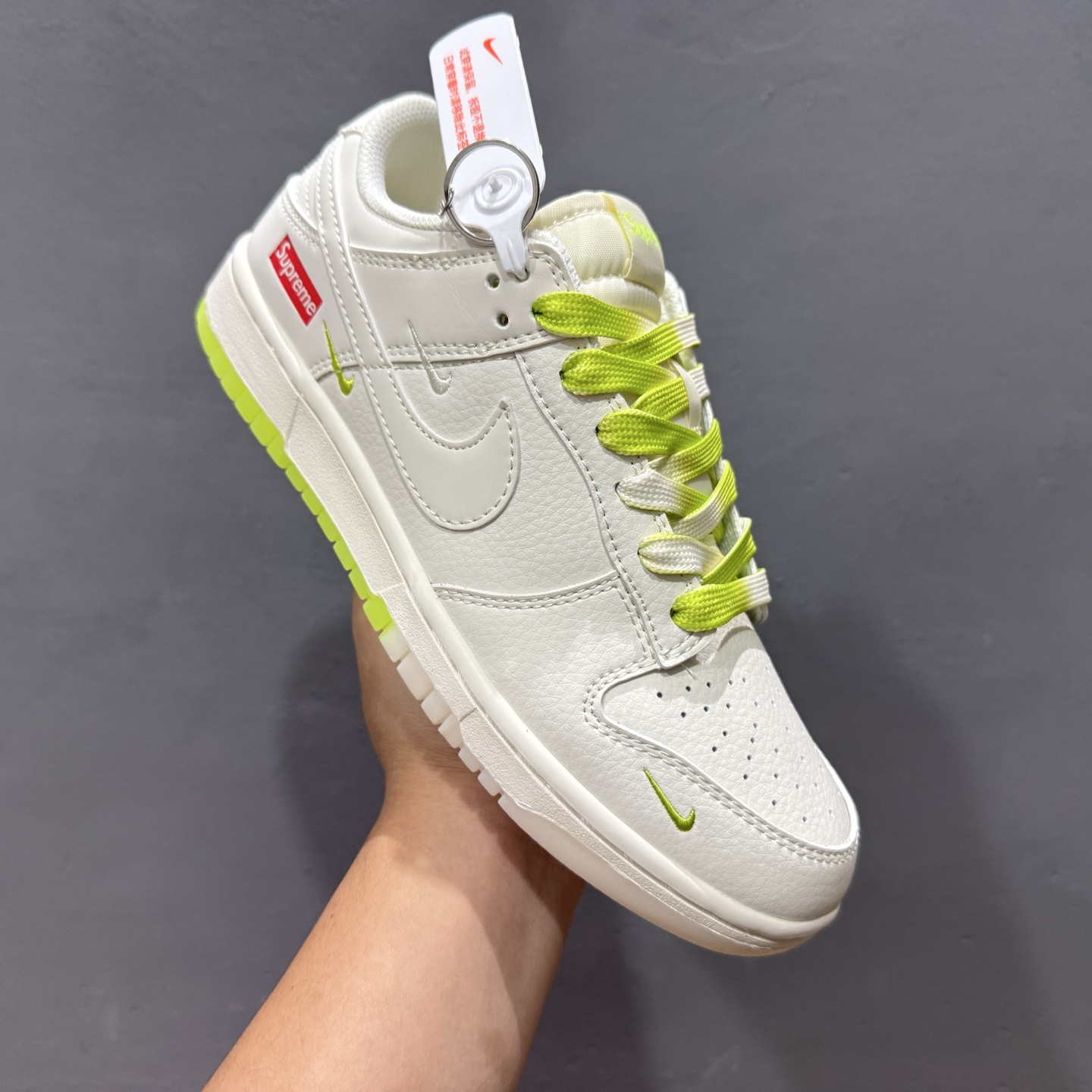 220 Nike SB Dunk Low“ Supreme联名——白棕双拼小勾” 周年高端定制 低帮休闲板鞋 BB8675-113