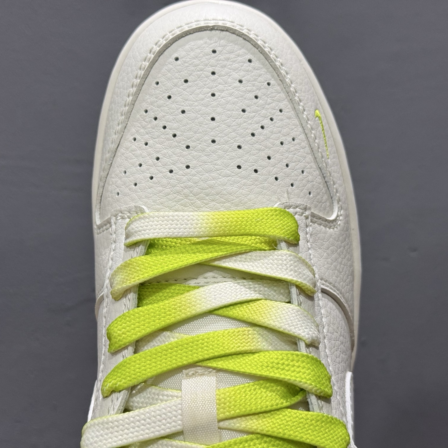 220 Nike SB Dunk Low“ Supreme联名——白棕双拼小勾” 周年高端定制 低帮休闲板鞋 BB8675-113