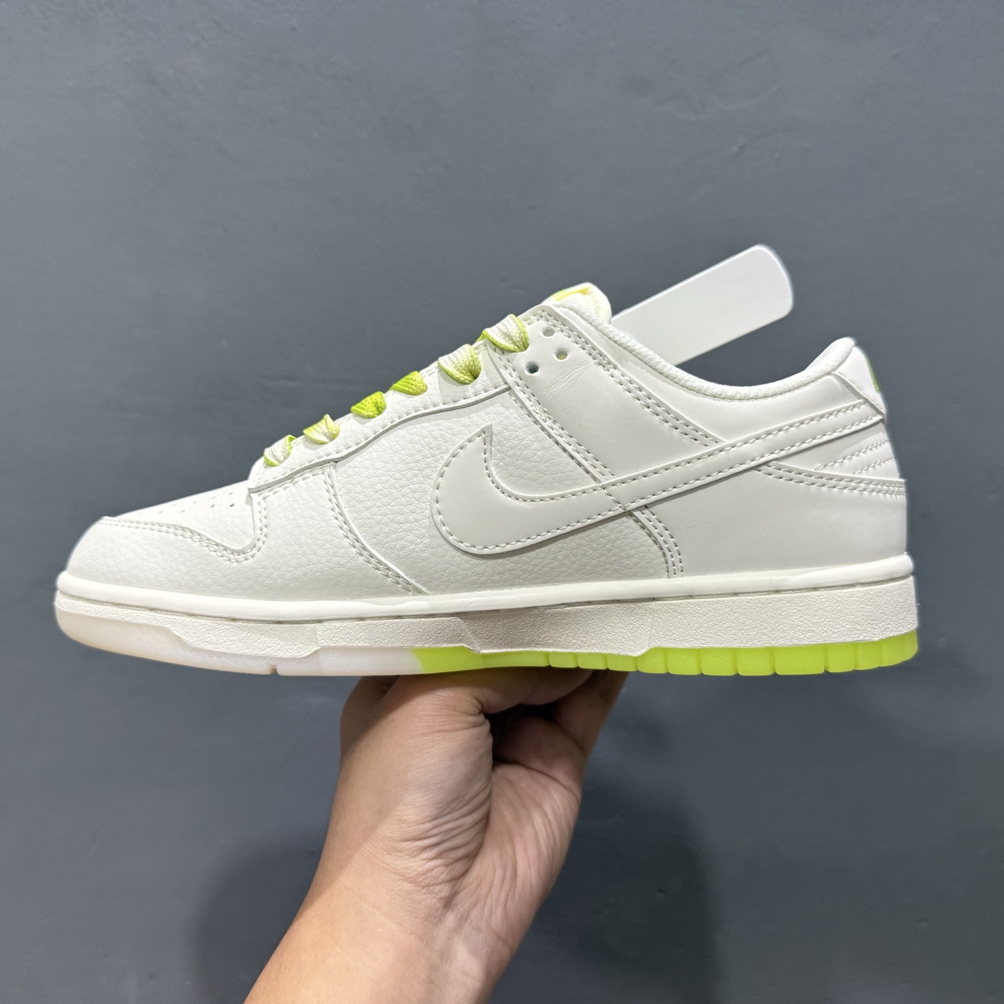 220 Nike SB Dunk Low“ Supreme联名——白棕双拼小勾” 周年高端定制 低帮休闲板鞋 BB8675-113