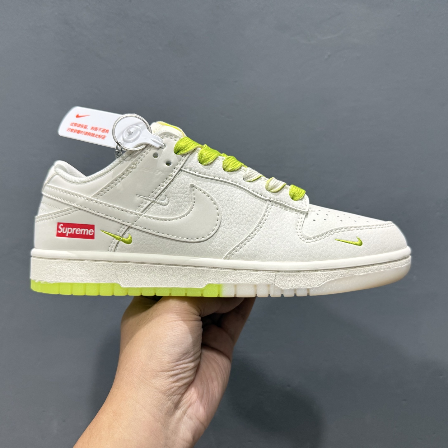 220 Nike SB Dunk Low“ Supreme联名——白棕双拼小勾” 周年高端定制 低帮休闲板鞋 BB8675-113