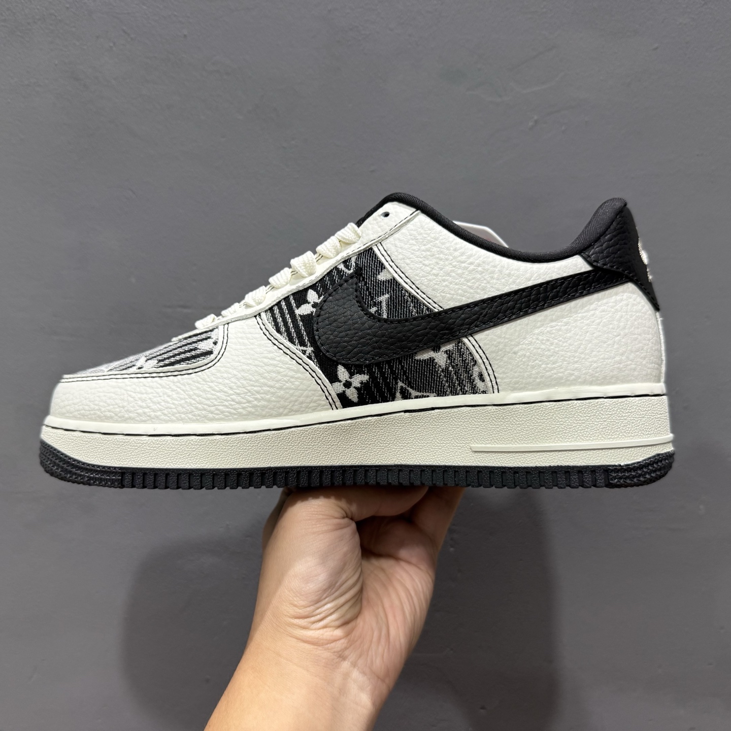 260 SC版 Nike Air Force 1 Low 07 x Louis Vuitton 白黑 BZ6808-103
