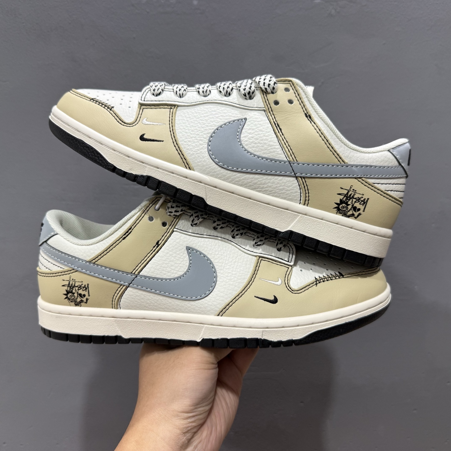 260 独家实拍Travis Scott x Nike Air Jordan 1 Low 蛇年限定 Air Jordan 1 Low 反转小钩倒钩 BZ2501-103