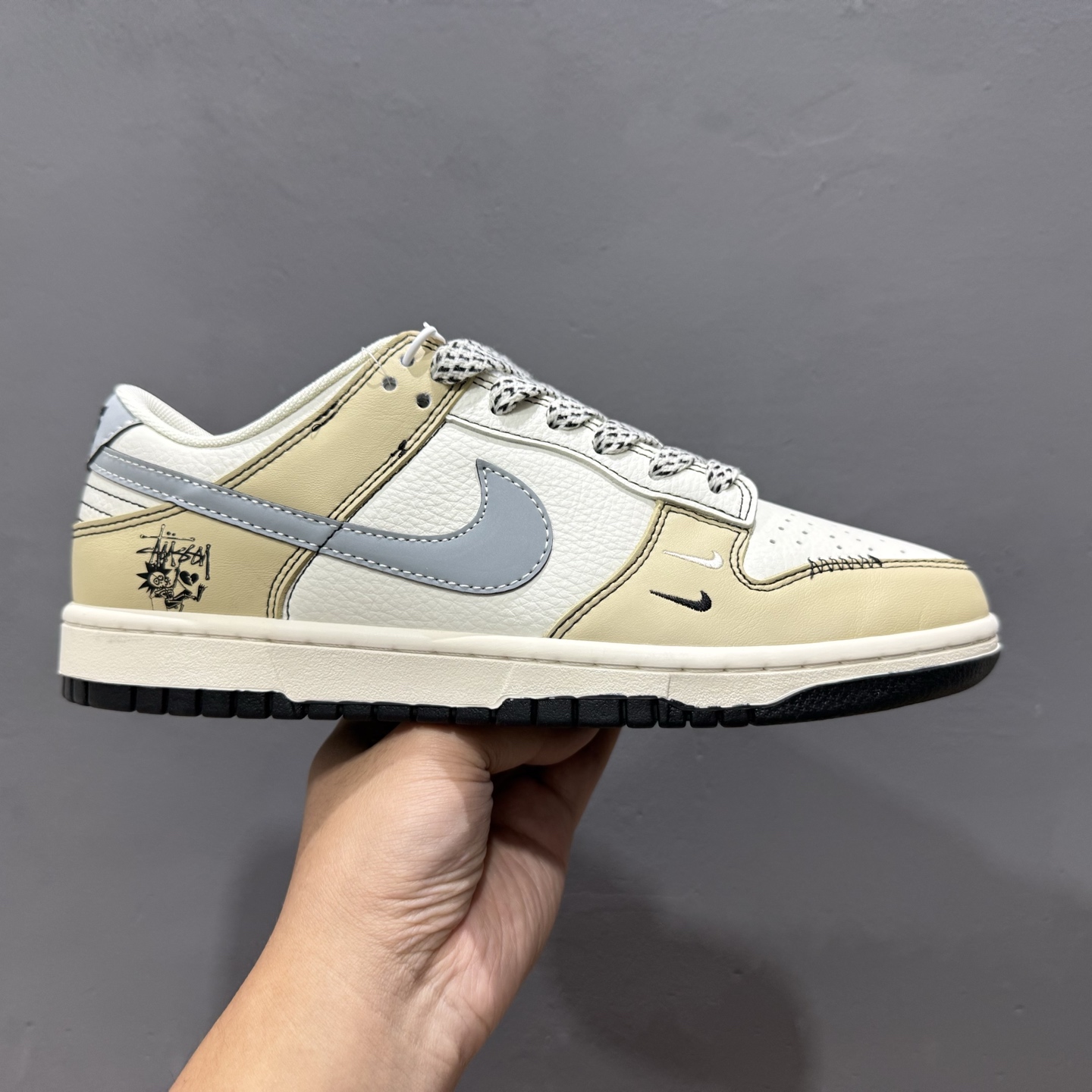 260 独家实拍Travis Scott x Nike Air Jordan 1 Low 蛇年限定 Air Jordan 1 Low 反转小钩倒钩 BZ2501-103