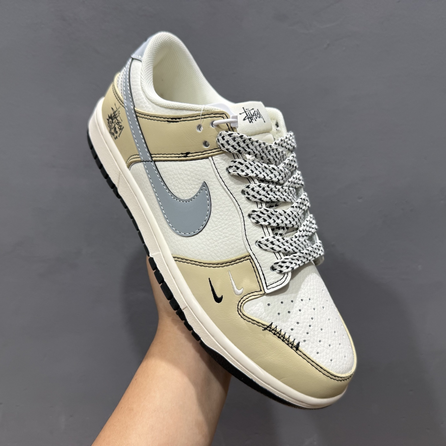 260 独家实拍Travis Scott x Nike Air Jordan 1 Low 蛇年限定 Air Jordan 1 Low 反转小钩倒钩 BZ2501-103