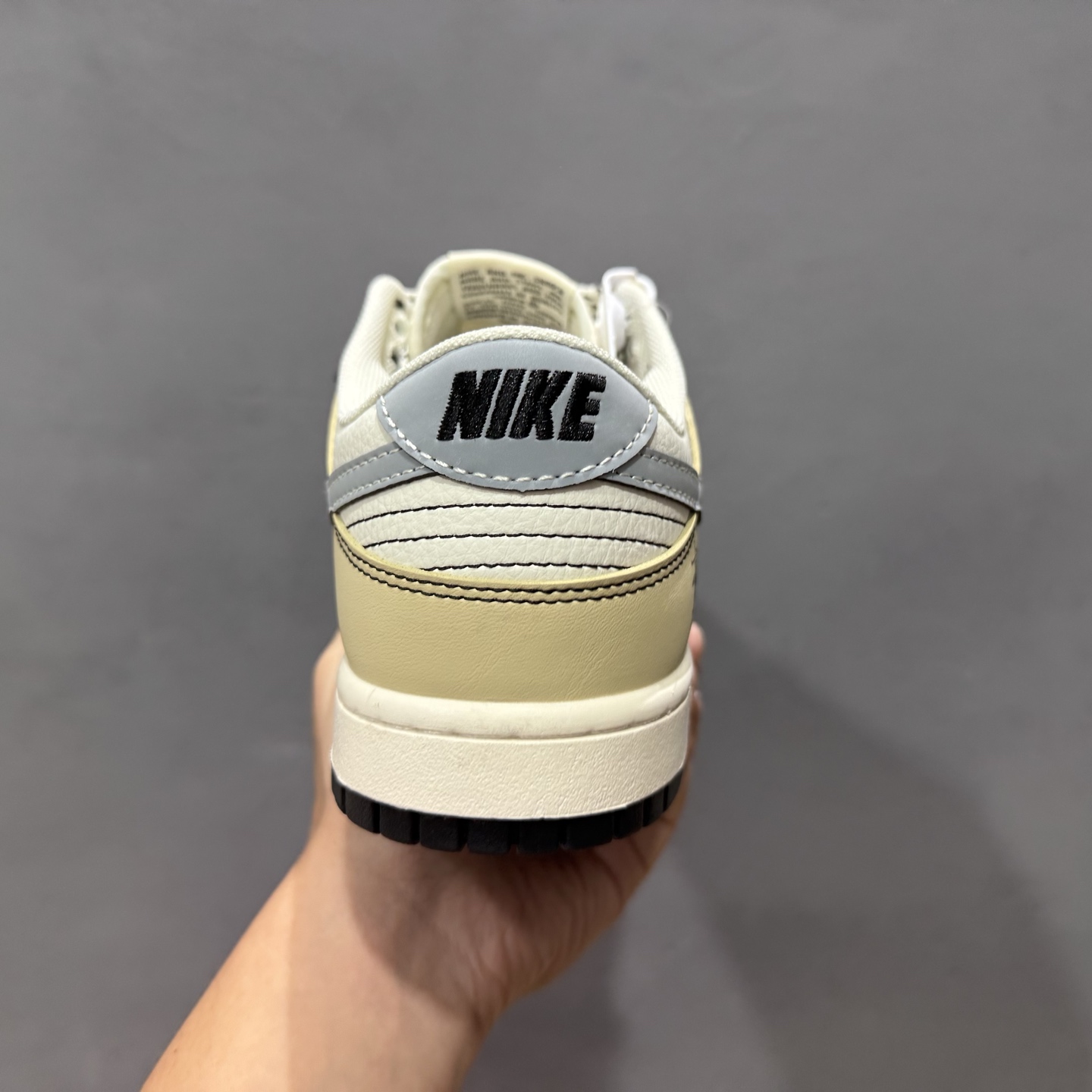 260 独家实拍Travis Scott x Nike Air Jordan 1 Low 蛇年限定 Air Jordan 1 Low 反转小钩倒钩 BZ2501-103