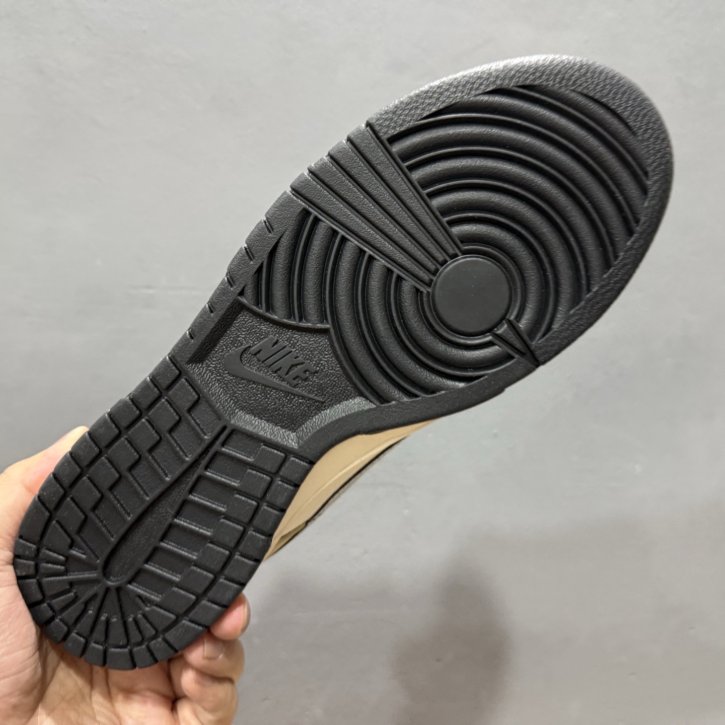 260 独家实拍Travis Scott x Nike Air Jordan 1 Low 蛇年限定 Air Jordan 1 Low 反转小钩倒钩 BZ2501-103