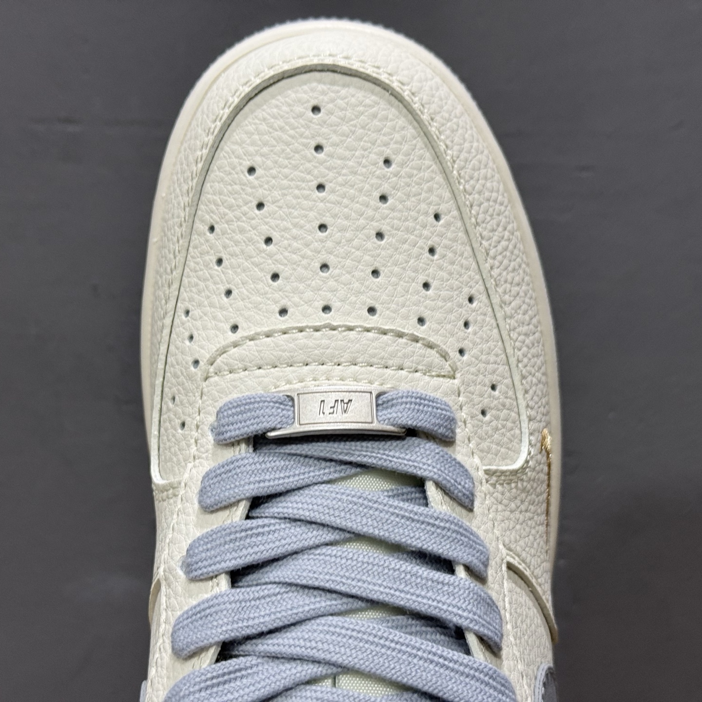 260 独家实拍Nike Air Force 1‘07 Low 斯图西联名 金绣灰勾 空军一号低帮休闲板鞋 XX3168-150
