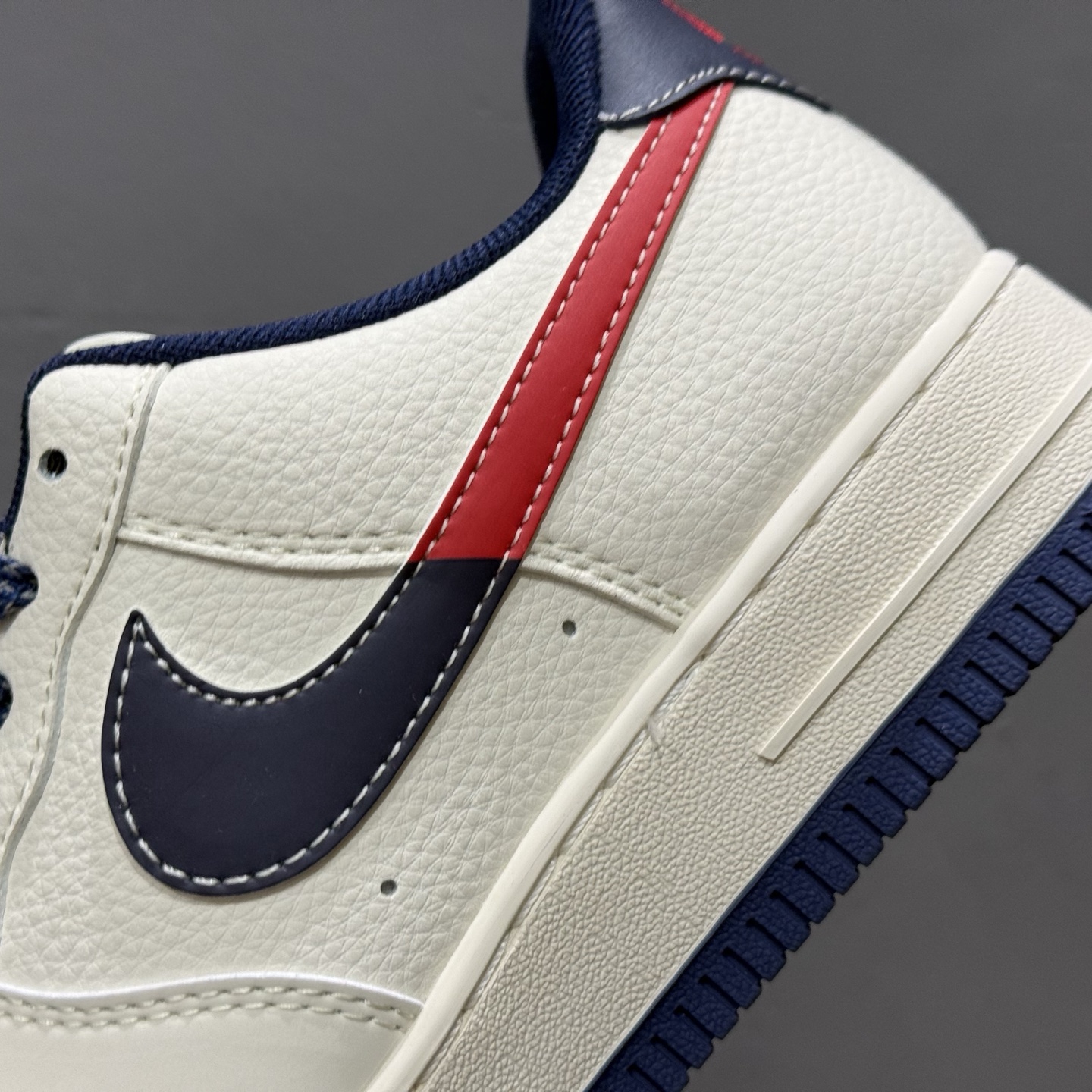 独家实拍Nike Air Force 1‘07 Low 古驰联名 蓝红双色勾 空军一号低帮休闲板鞋 JJ2508-713