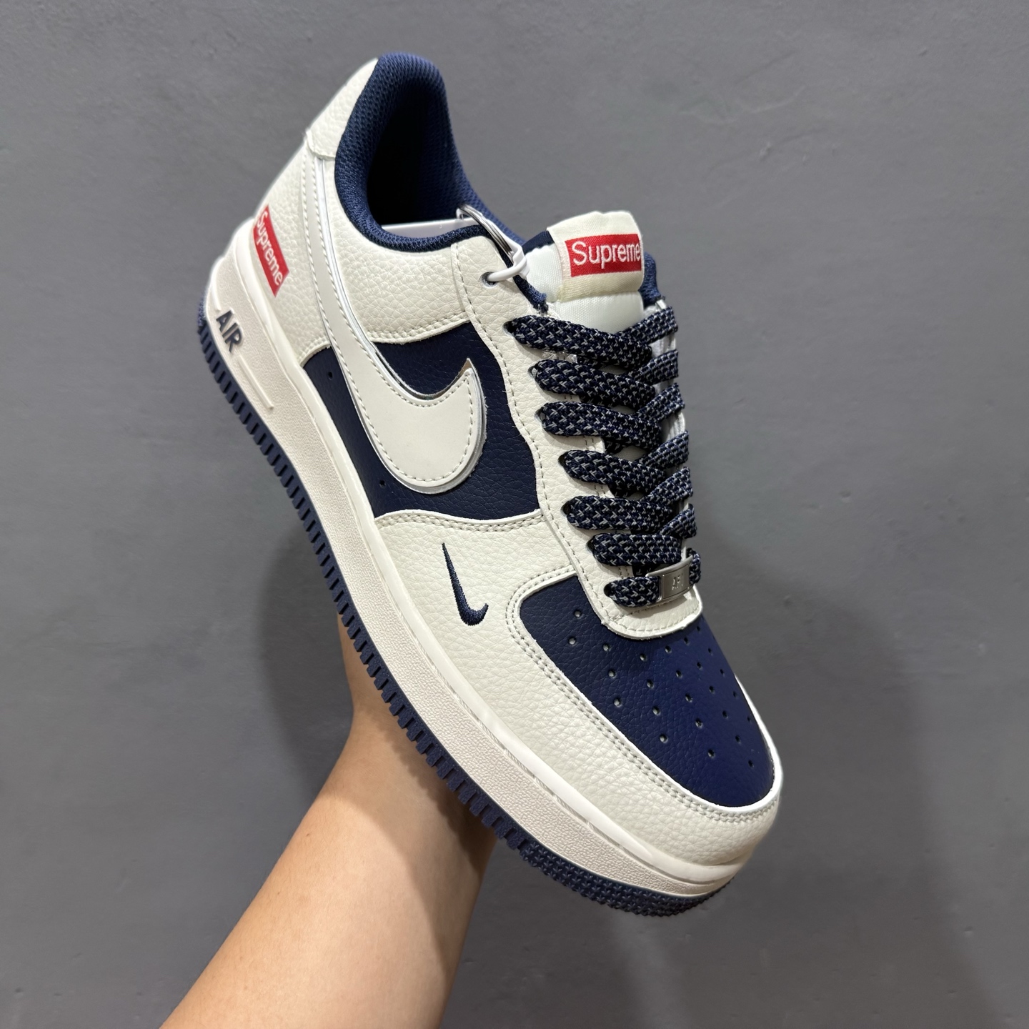 260 独家实拍Nike Air Force 1‘07 Low Supreme联名 米蓝亮边 空军一号低帮休闲板鞋 HH7518-057