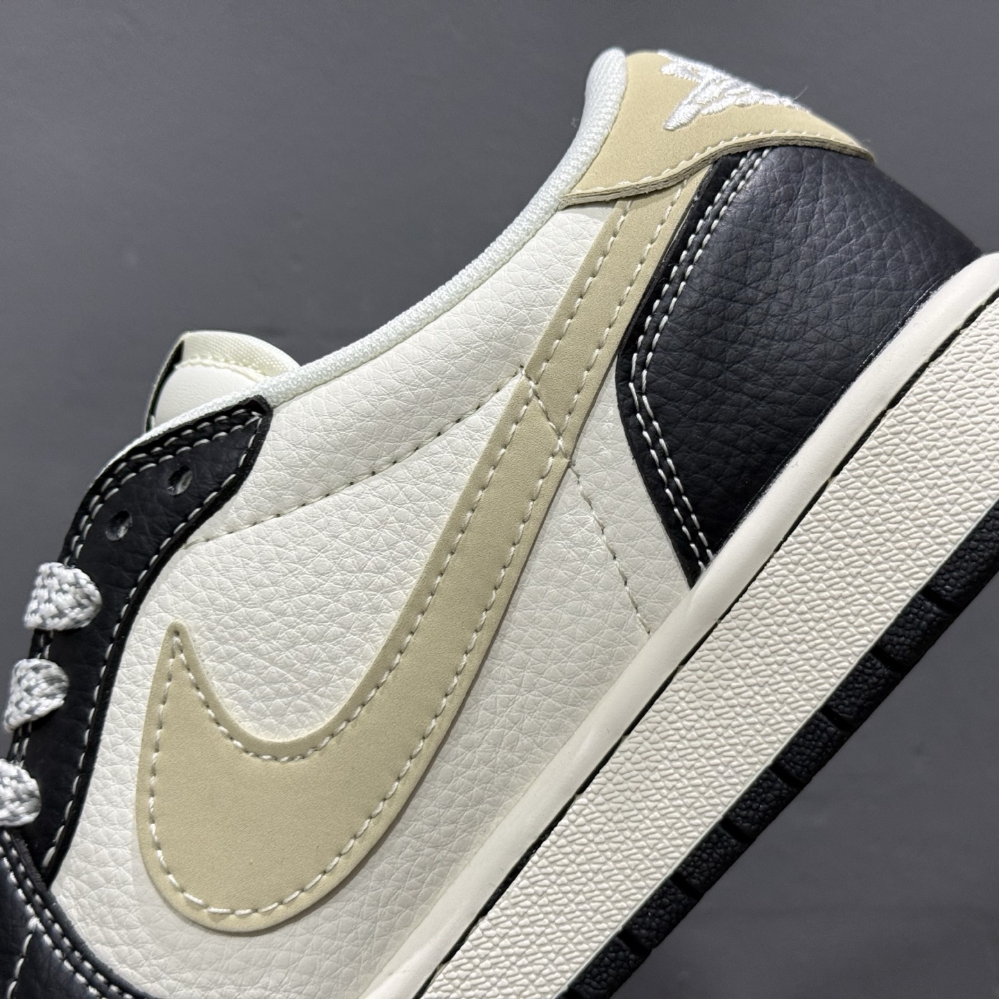 280 独家实拍Travis Scott x Fragment Design x Air Jordan 1 Low OG SP AJ1 Bape联名 白黑脚趾 低帮文化休闲板鞋 JJ2508-552