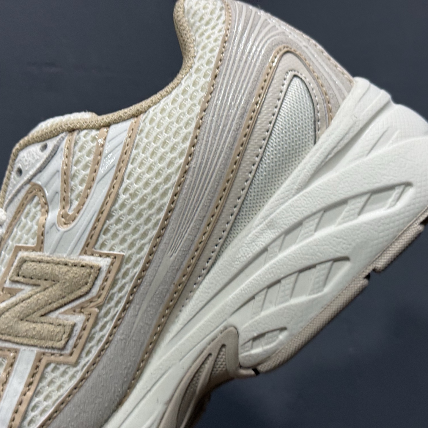 200 K版 New Balance 740 复古跑鞋 U740IN2