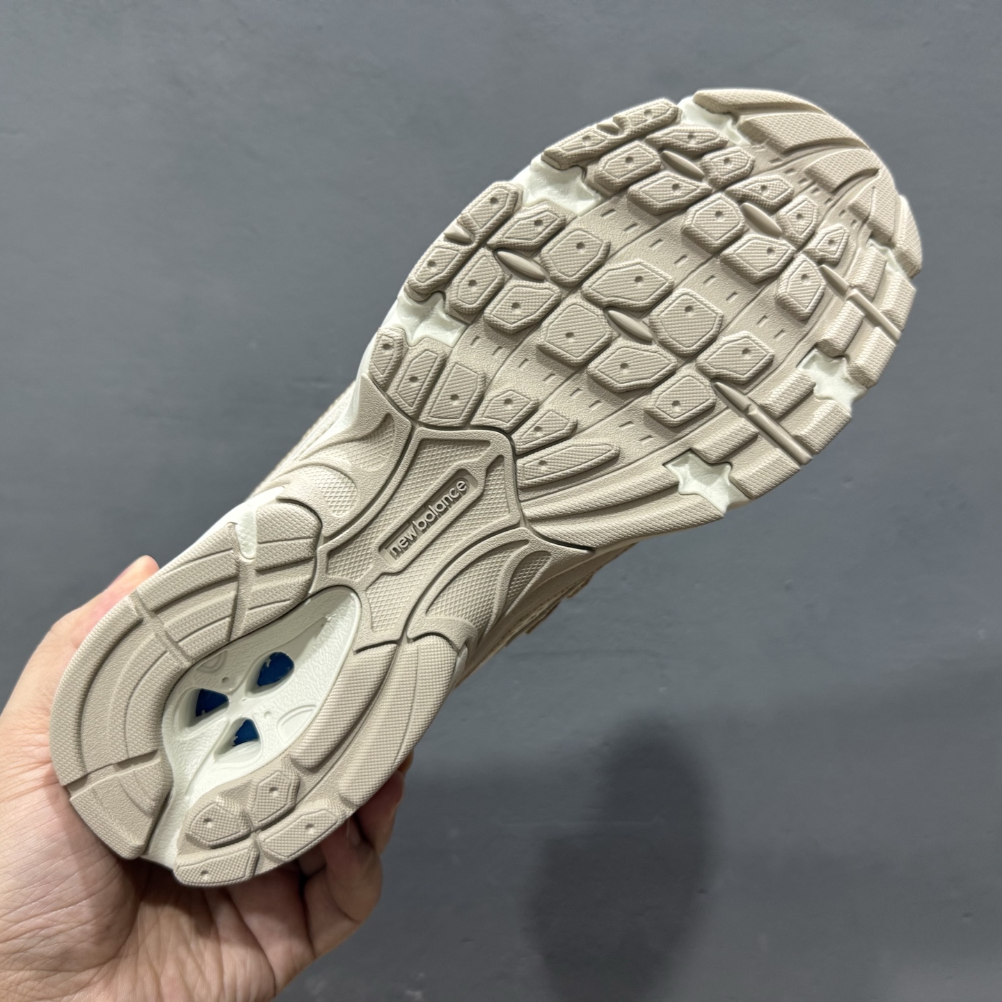 200 K版 New Balance 740 复古跑鞋 U740IN2