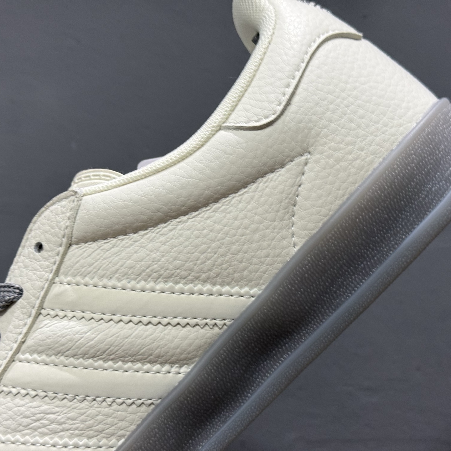 260 adidas originals GAZELLE INDOOR Indoor LV T头鞋 防滑耐磨轻便 低帮 板鞋 男女同款 白灰 DM1234-005