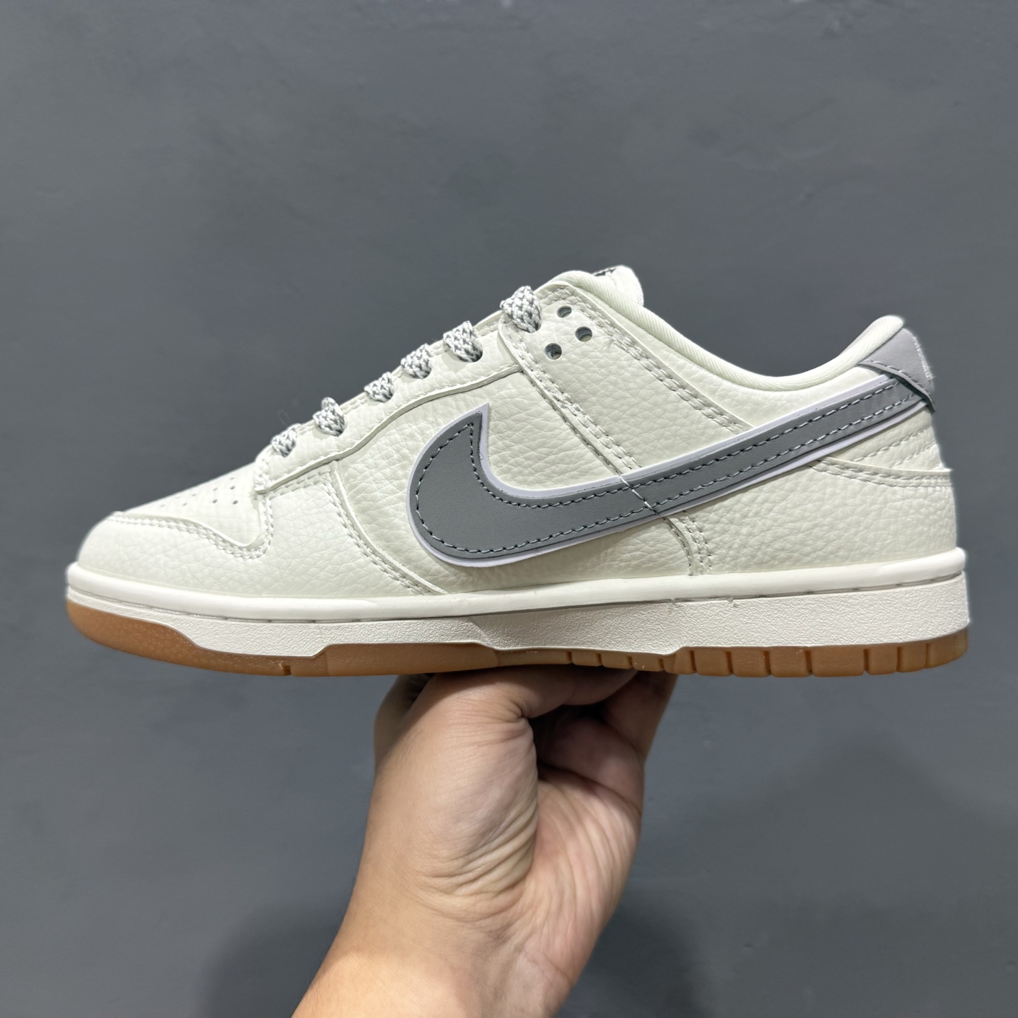 220 Supreme x Nk SB Dunk Low 联名款米灰小勾 周年高端定制 低帮休闲板鞋 XH0923-338
