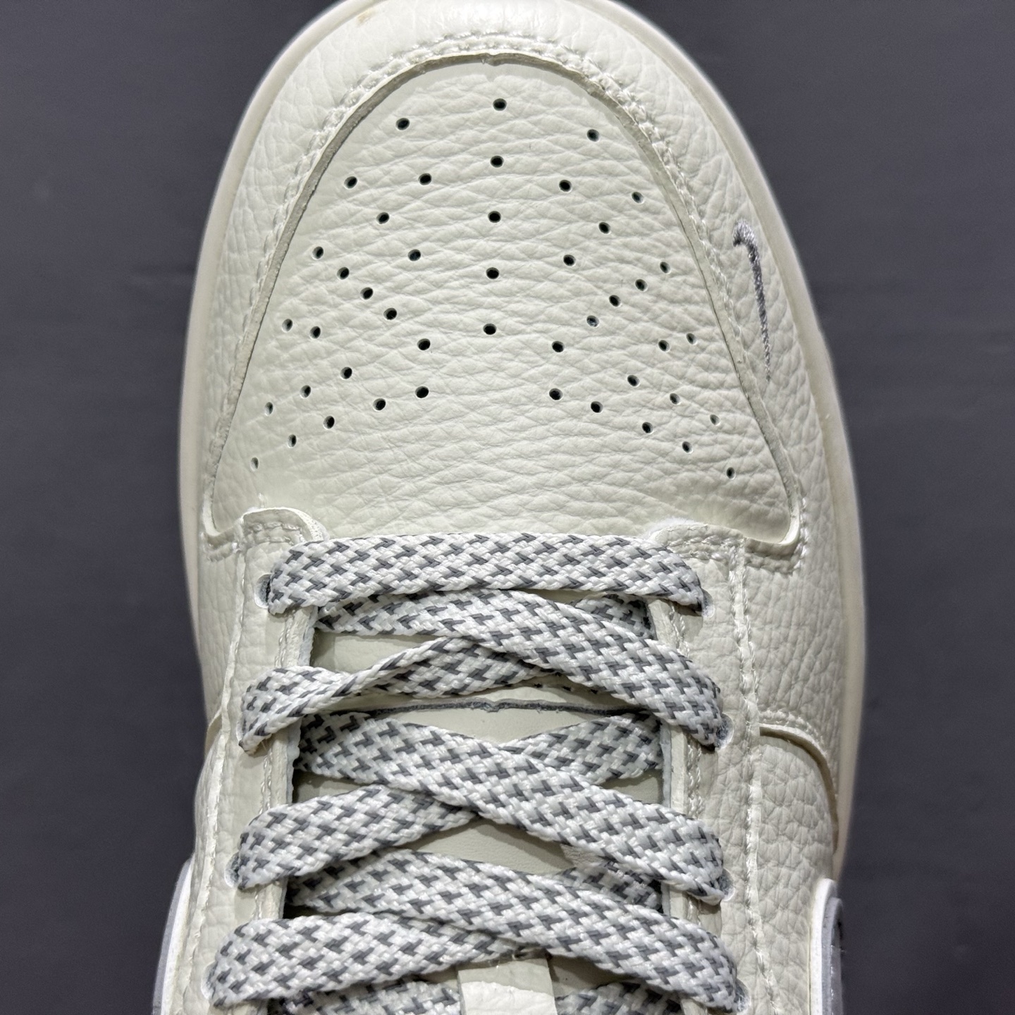220 Supreme x Nk SB Dunk Low 联名款米灰小勾 周年高端定制 低帮休闲板鞋 XH0923-338