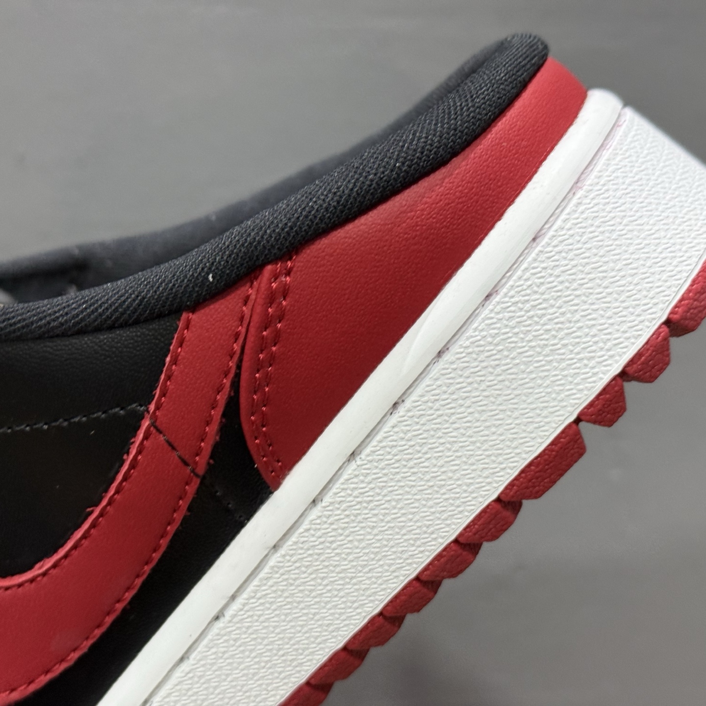 Air Jordan 1 Mule 黑红 官方同步 AJ系列穆勒一脚蹬半拖 FJ1214-001