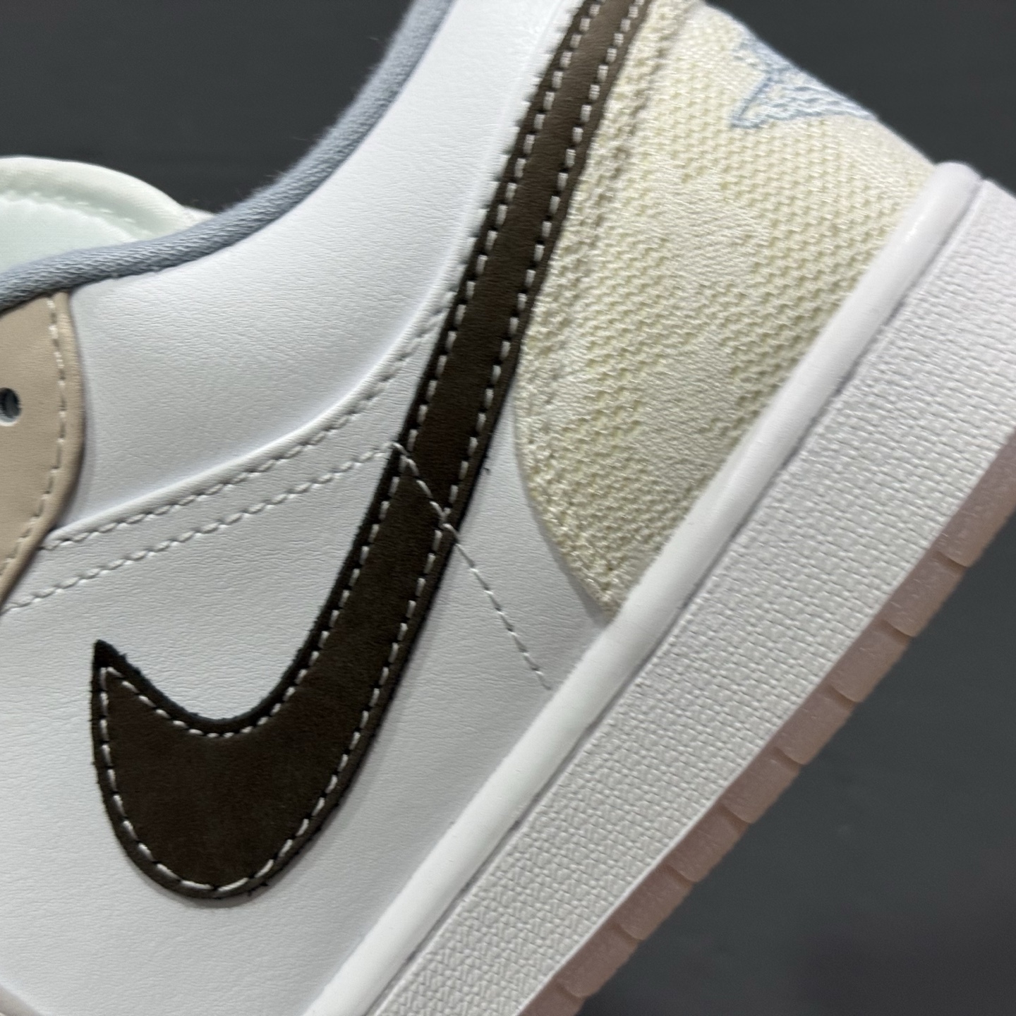 200 Jordan Air Jordan 1 时尚舒适 防滑耐磨 低帮 复古篮球鞋 女款 白粉色 IB8859-101