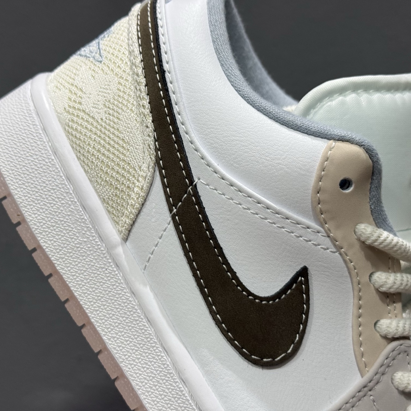 200 Jordan Air Jordan 1 时尚舒适 防滑耐磨 低帮 复古篮球鞋 女款 白粉色 IB8859-101