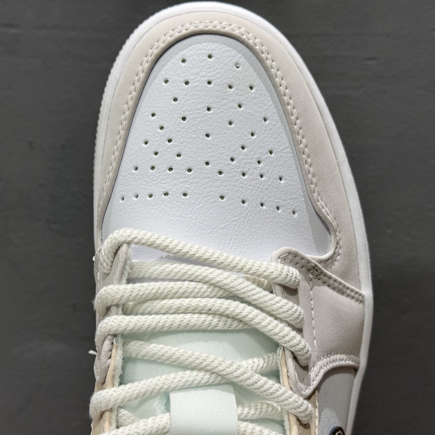 200 Jordan Air Jordan 1 时尚舒适 防滑耐磨 低帮 复古篮球鞋 女款 白粉色 IB8859-101