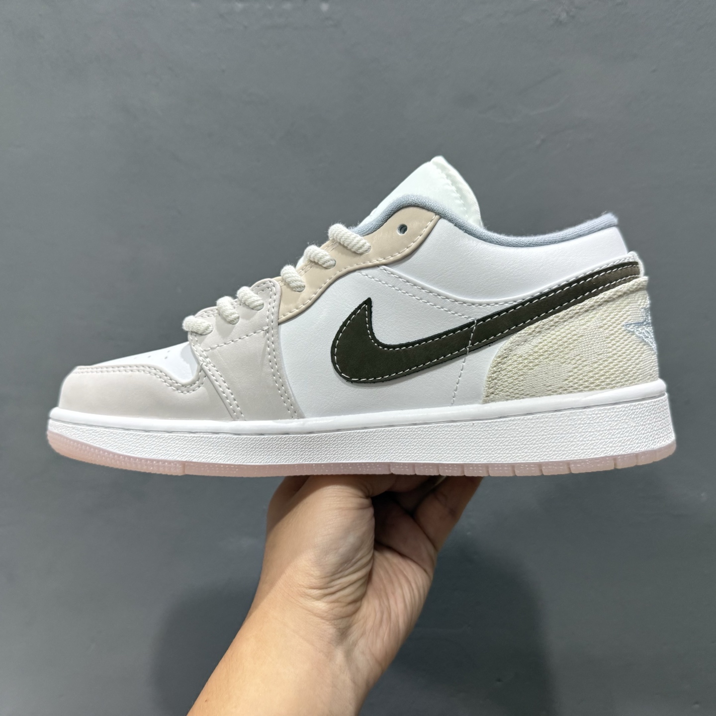 200 Jordan Air Jordan 1 时尚舒适 防滑耐磨 低帮 复古篮球鞋 女款 白粉色 IB8859-101