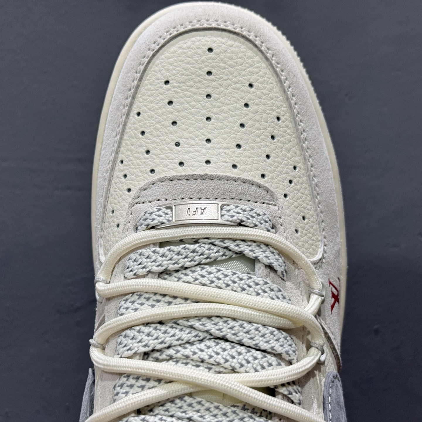 ￥260 Nike Air Force 1'07 Low LV联名 双拼红尾抽绳 空军一号低帮休闲板鞋 DM6868-084