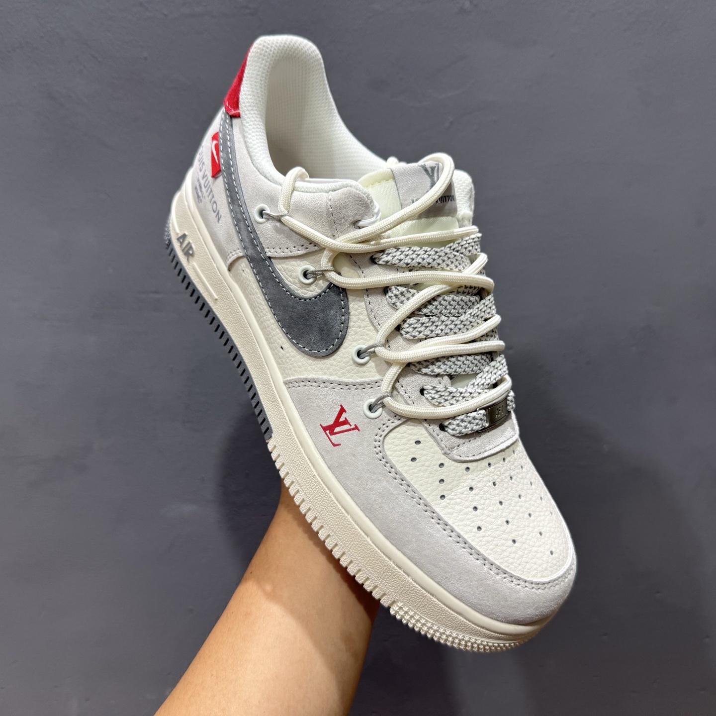 ￥260 Nike Air Force 1'07 Low LV联名 双拼红尾抽绳 空军一号低帮休闲板鞋 DM6868-084