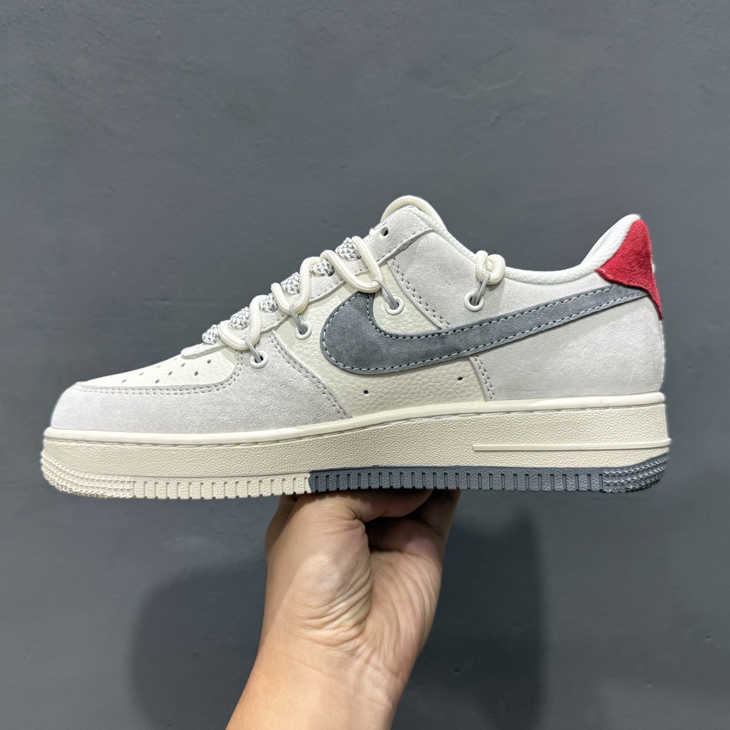 ￥260 Nike Air Force 1'07 Low LV联名 双拼红尾抽绳 空军一号低帮休闲板鞋 DM6868-084