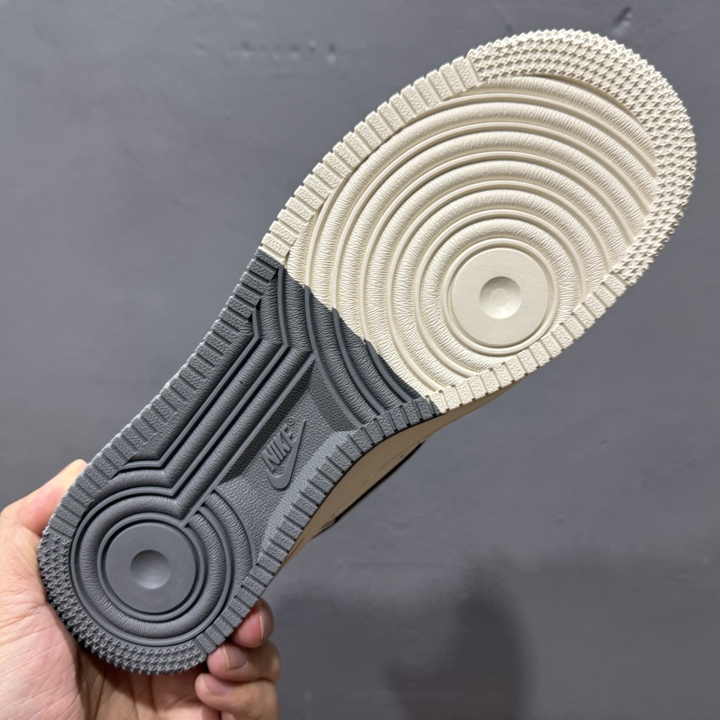 ￥260 Nike Air Force 1'07 Low LV联名 双拼红尾抽绳 空军一号低帮休闲板鞋 DM6868-084