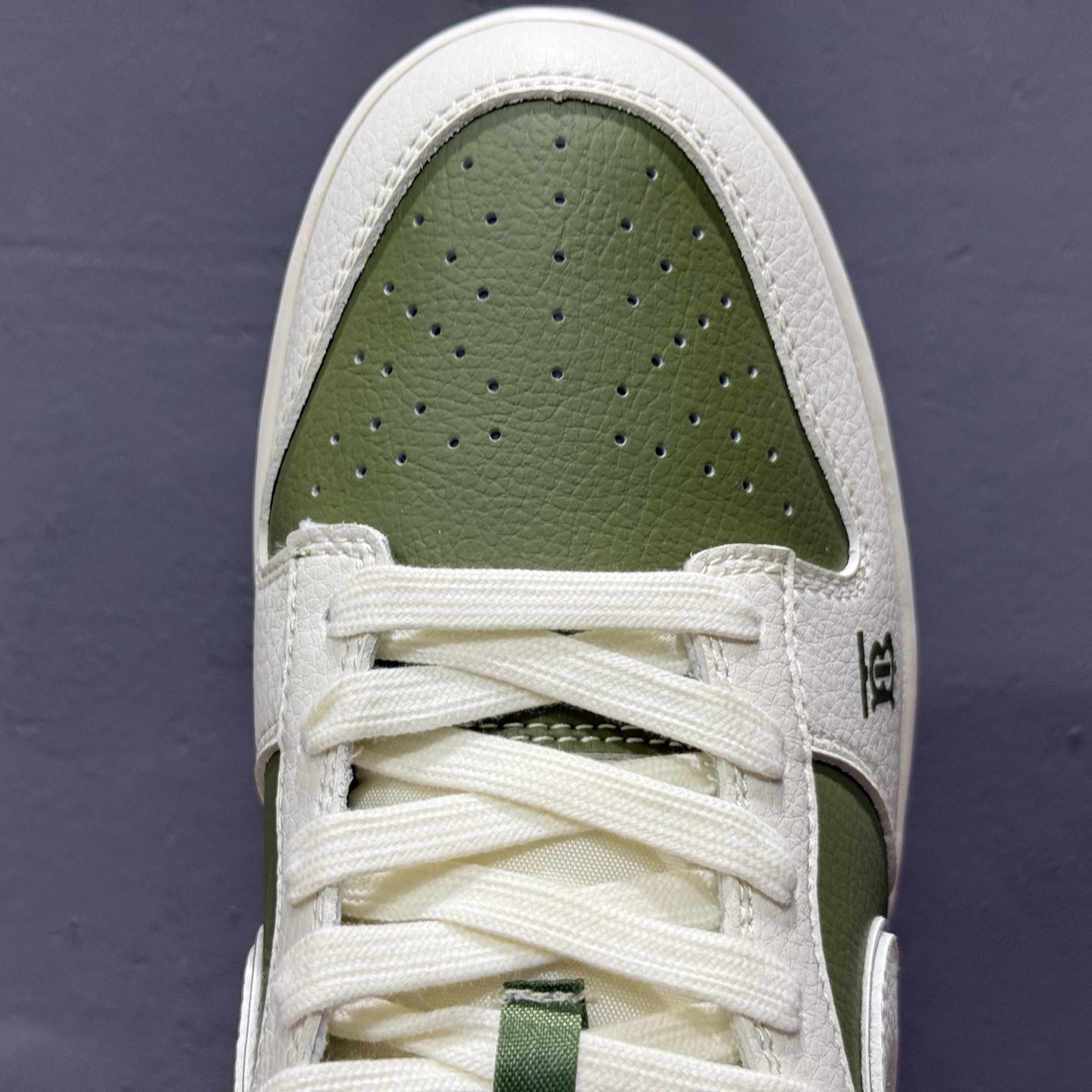 220 Supreme x Nk SB Dunk Low 联名款米灰小勾 低帮休闲板鞋 XZ1658-001