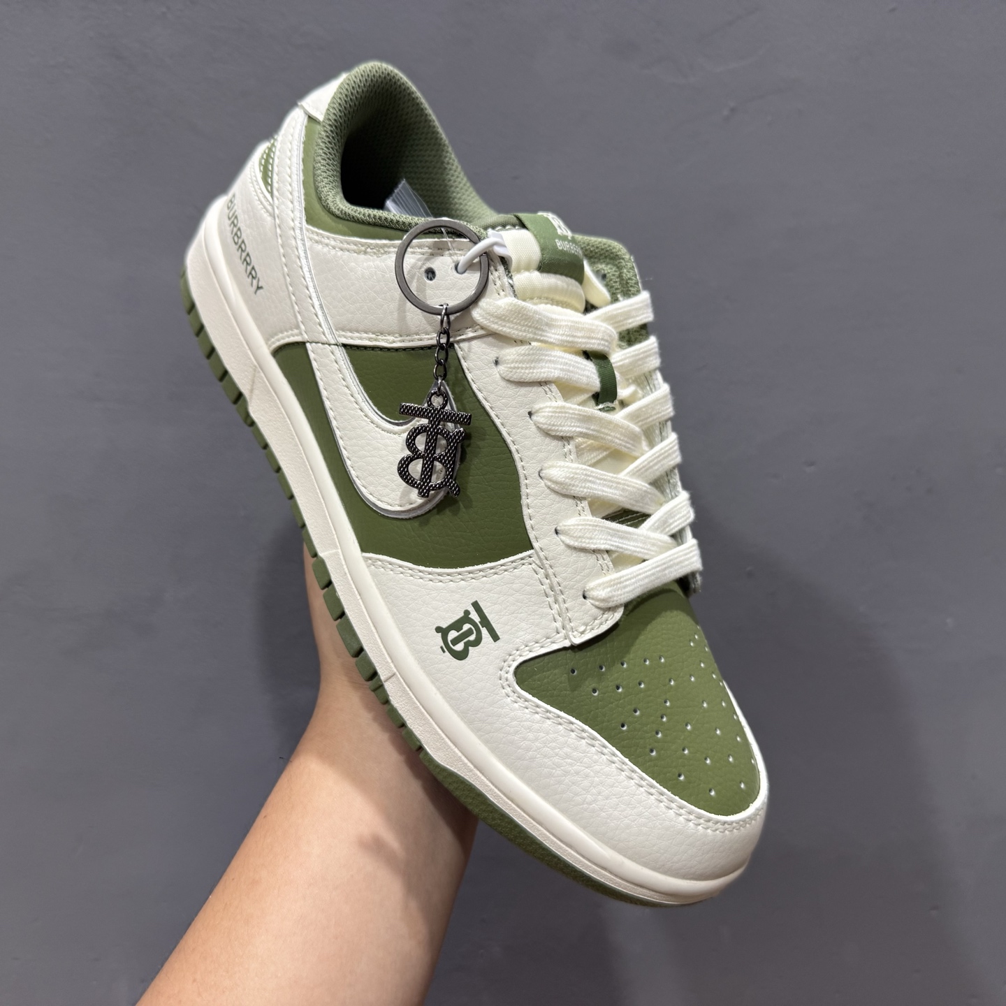 220 Supreme x Nk SB Dunk Low 联名款米灰小勾 低帮休闲板鞋 XZ1658-001