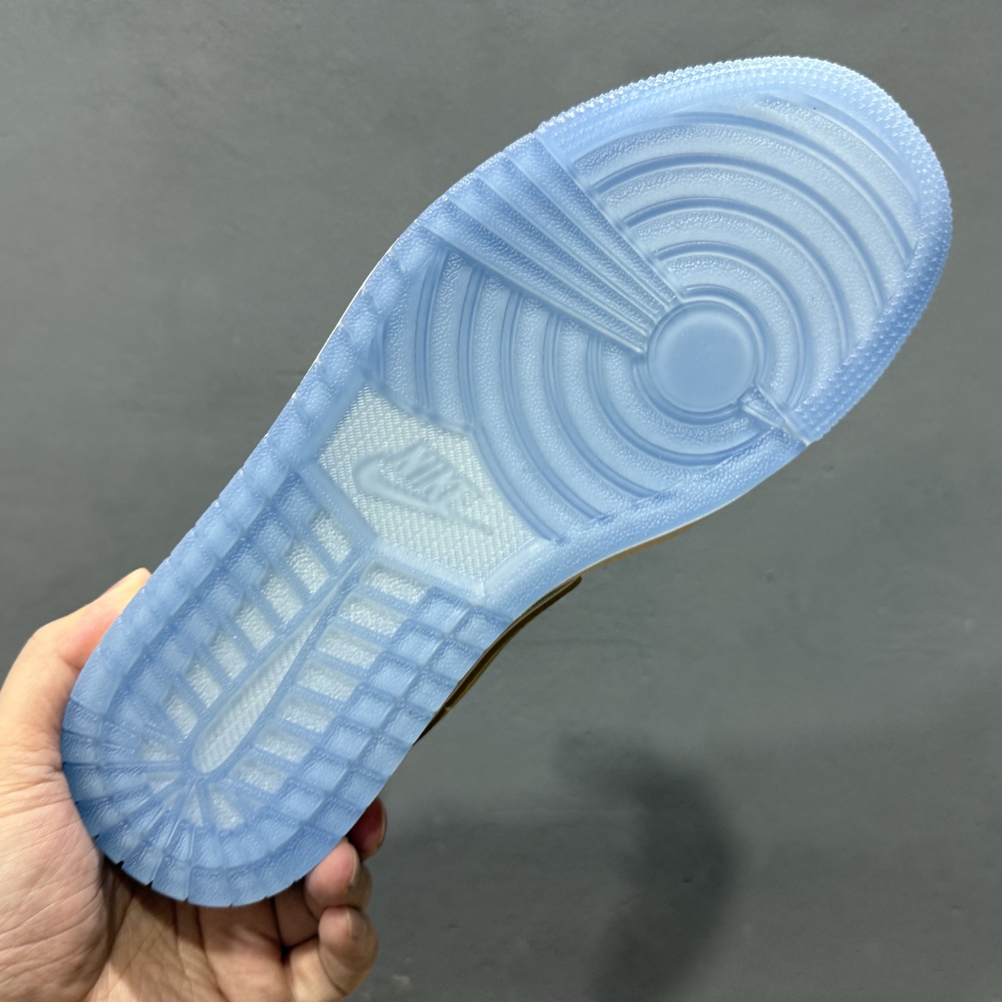 280 Louis Vuitton x Air Jordan 1 金勾蛇鳞 XX3168-167